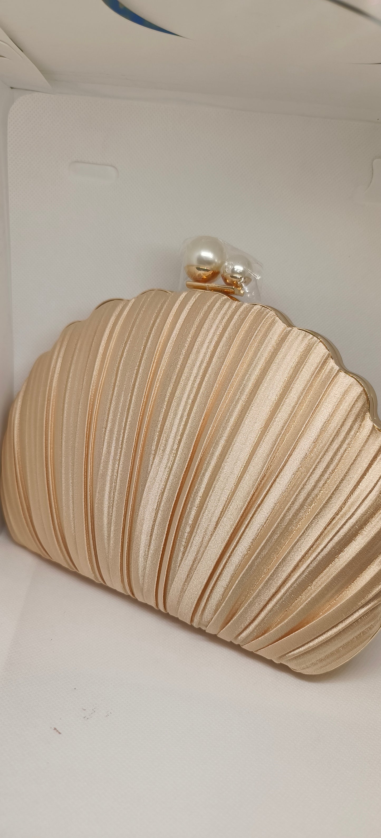 Dreamy Shell Bridal Clutch