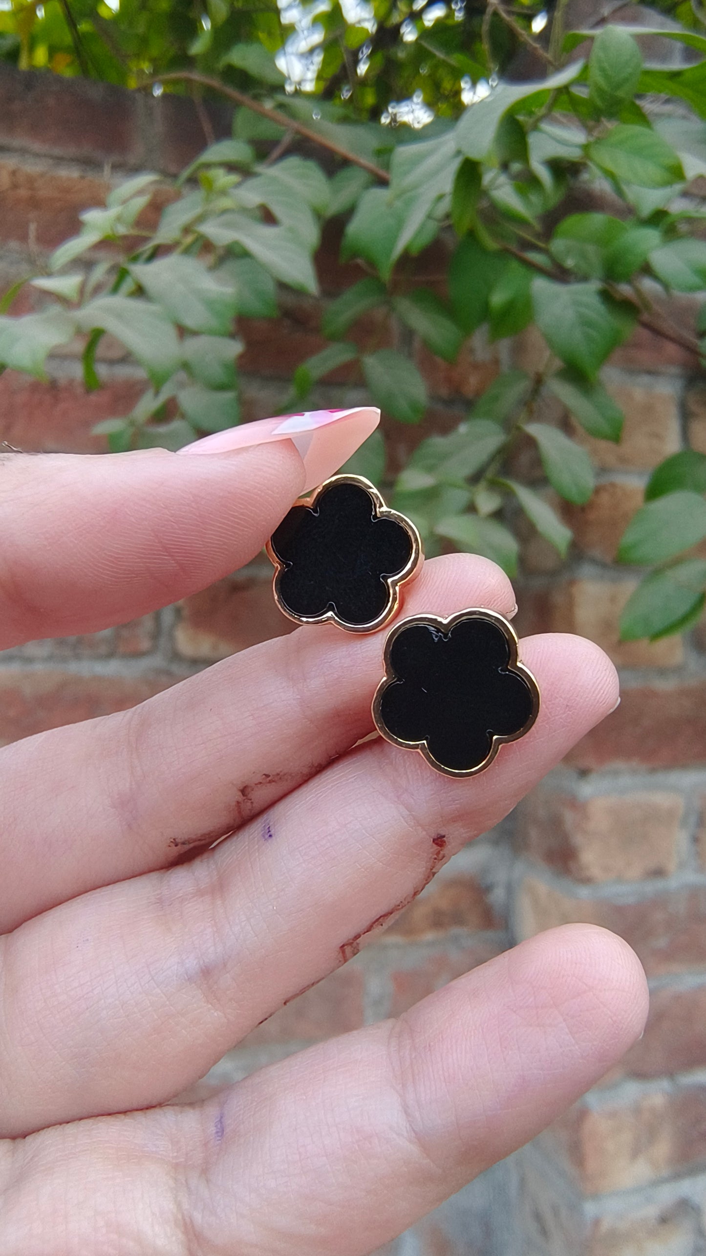 Fashionable black Clover Flower Earrings β Chic & Versatile Style for Women