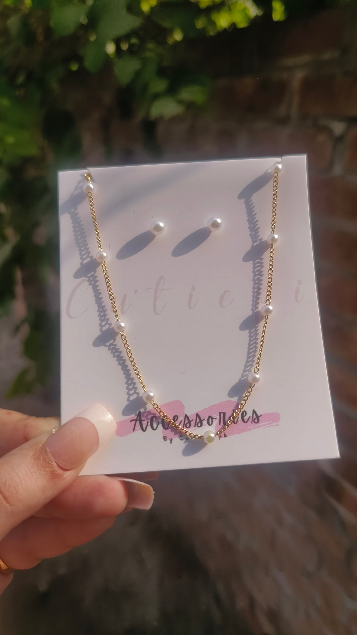 Pearl Glow - Elegant Gold-Plated Pearl Pendant