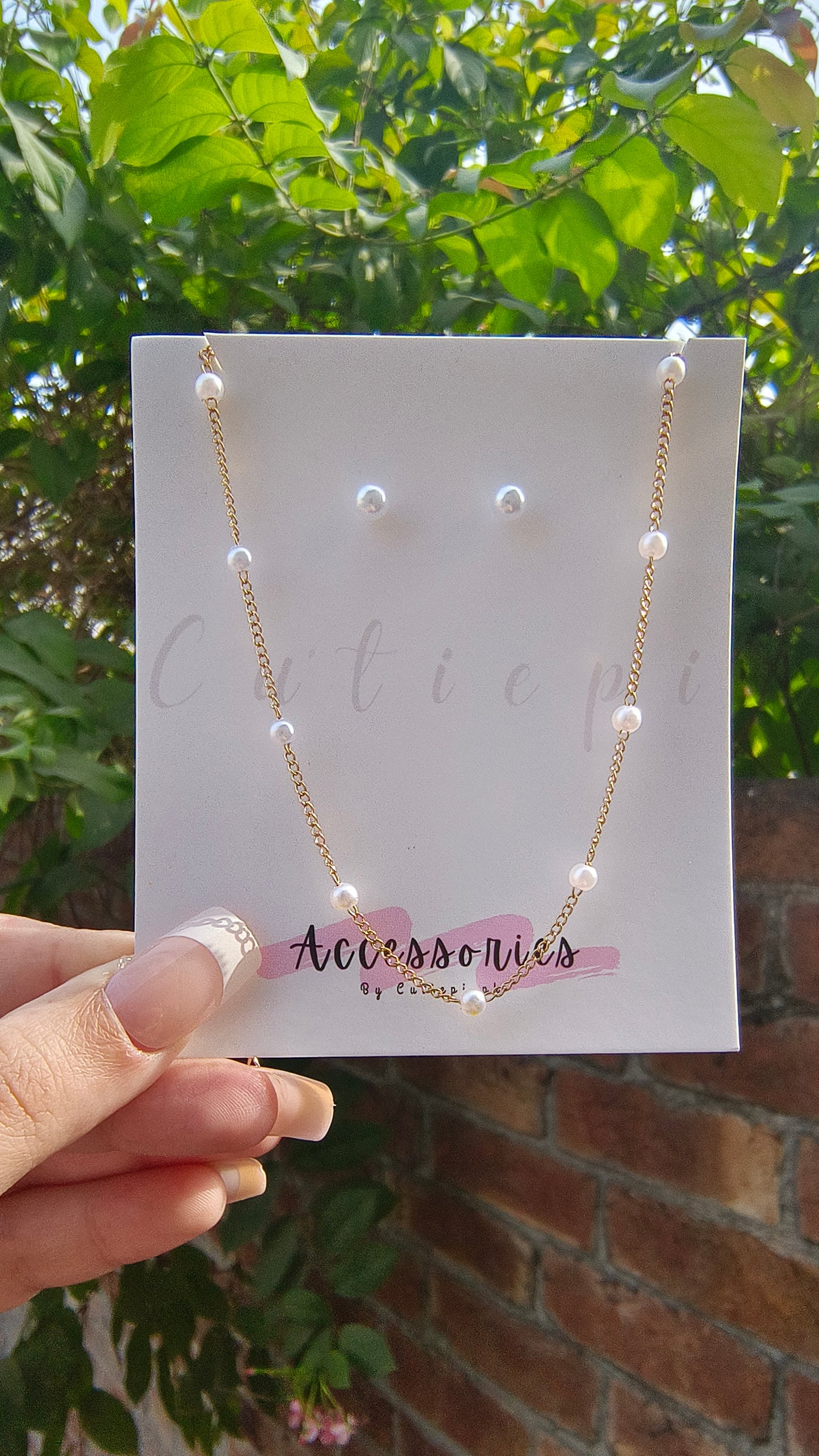 Pearl Glow - Elegant Gold-Plated Pearl Pendant