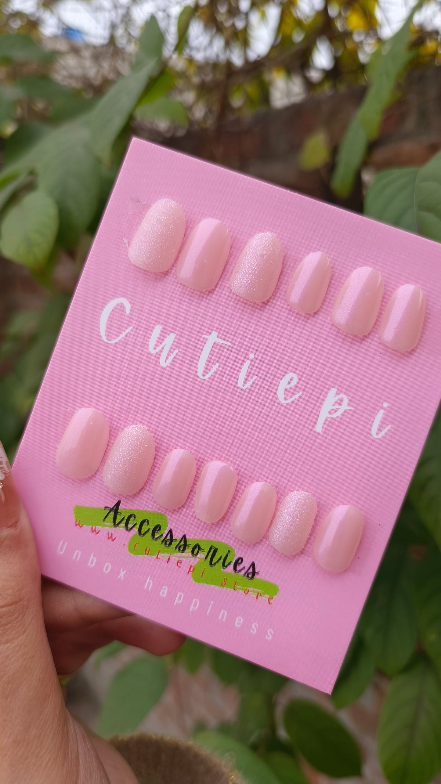 ✨ 24pcs Pink Holographic Glitter Press-On Nails – Short Oval & Glossy 💅