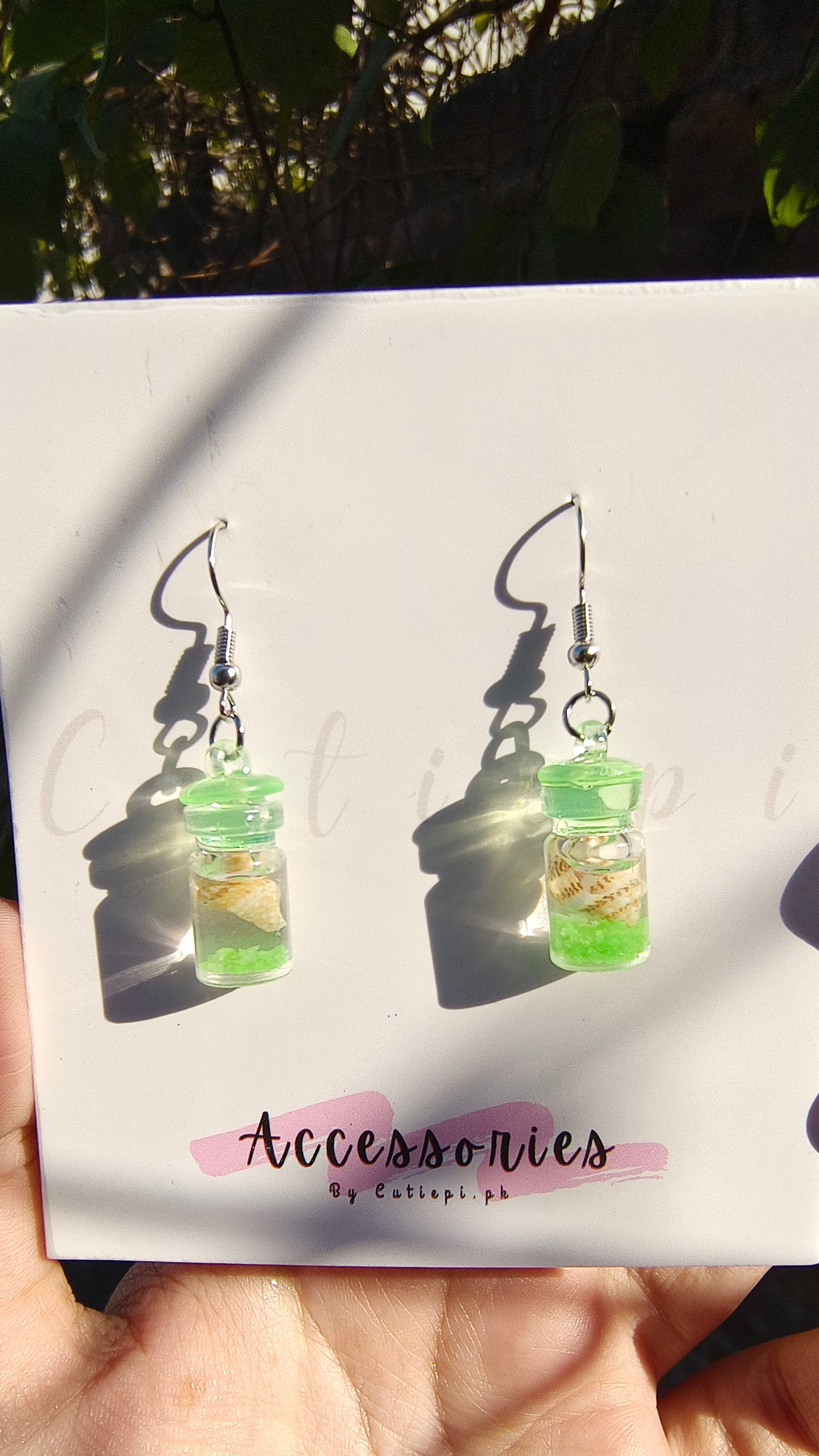 Mocktail with seashell earings