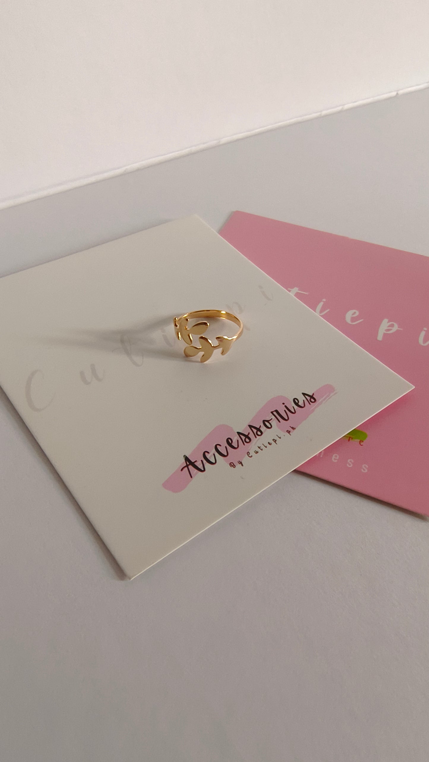Gold-Plated Adjustable Leaf Ring – Nature-Inspired Elegance