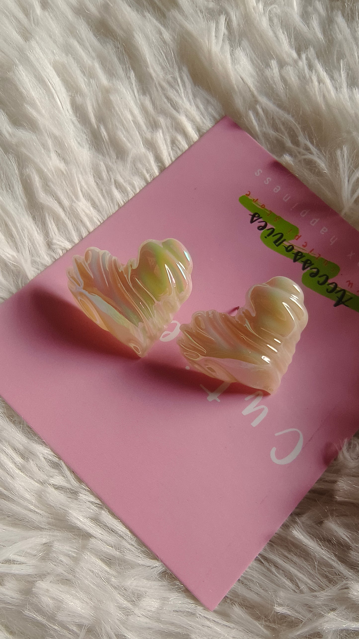 Vintage-Inspired Acrylic Heart Earrings – Timeless French-Style Elegance