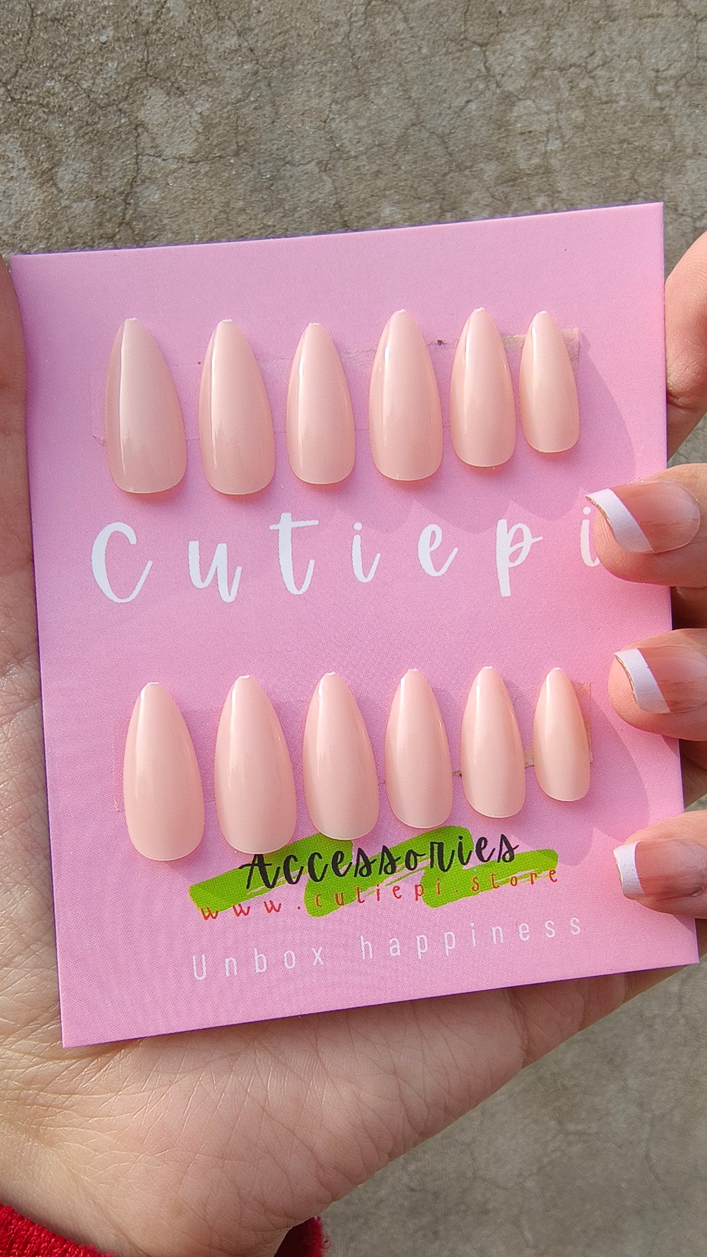 Trendy Off-White Almond Nails - Chic & Stylish Look" 24pcs with application kit