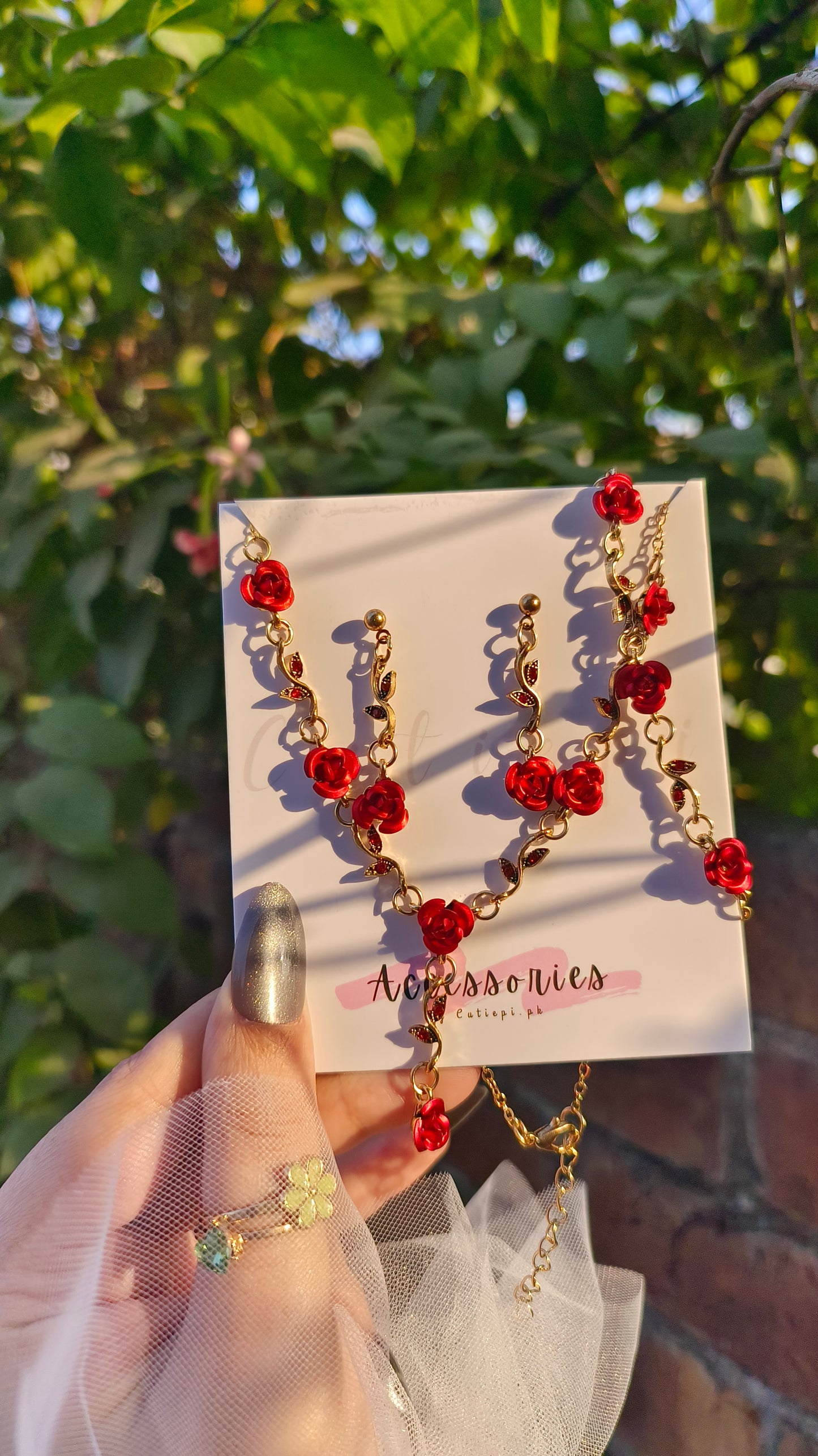 Exquisite Red Rose Jewelry Set – Necklace, Earrings & Bracelet"