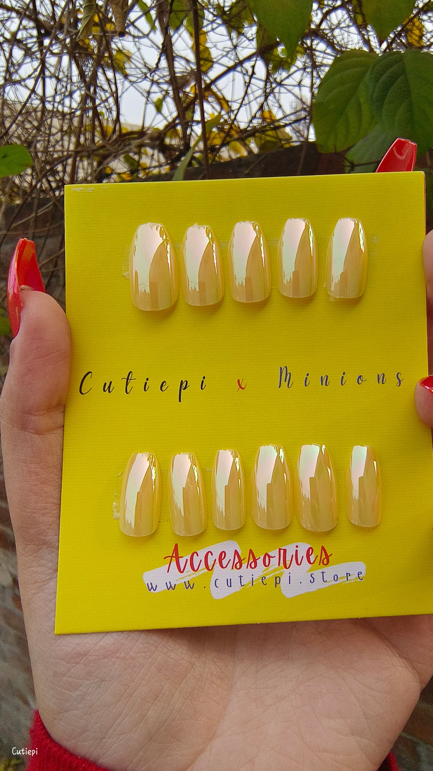 Golden Glow – 24pcs White & Gold Glossy Nails