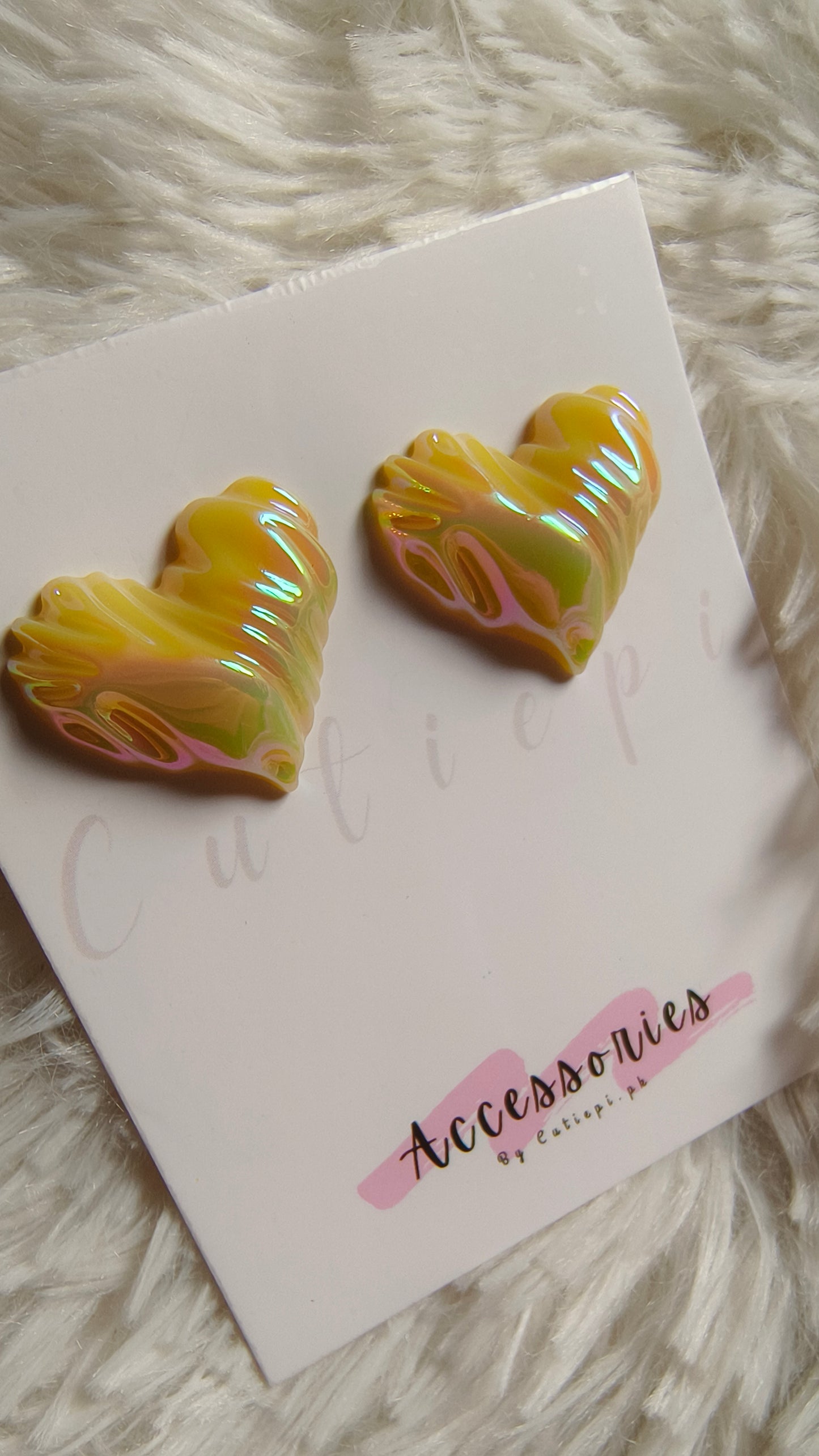 Vintage-Inspired Acrylic Heart Earrings – Timeless French-Style Elegance