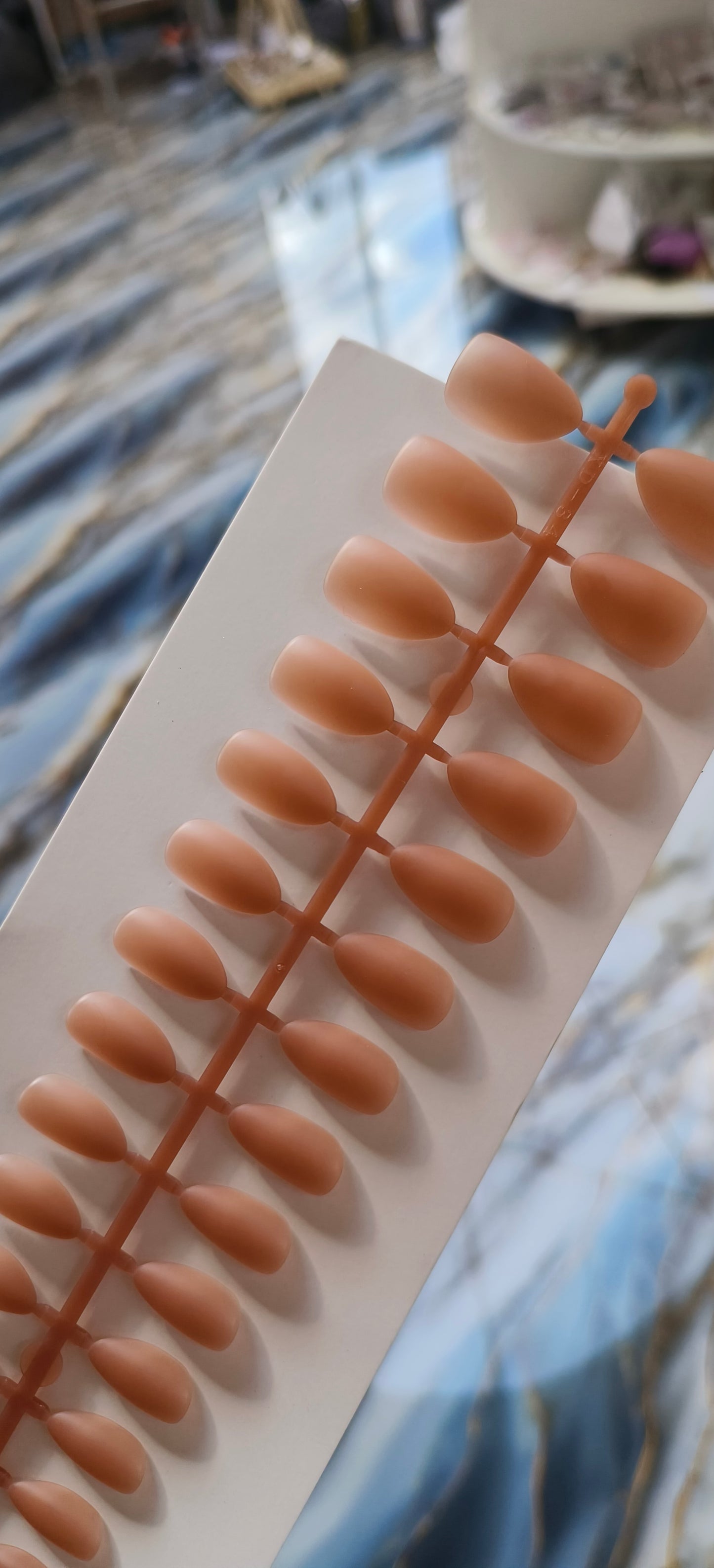 Nude Brown Nails- 15pcs Matte Medium Nails with Application kit