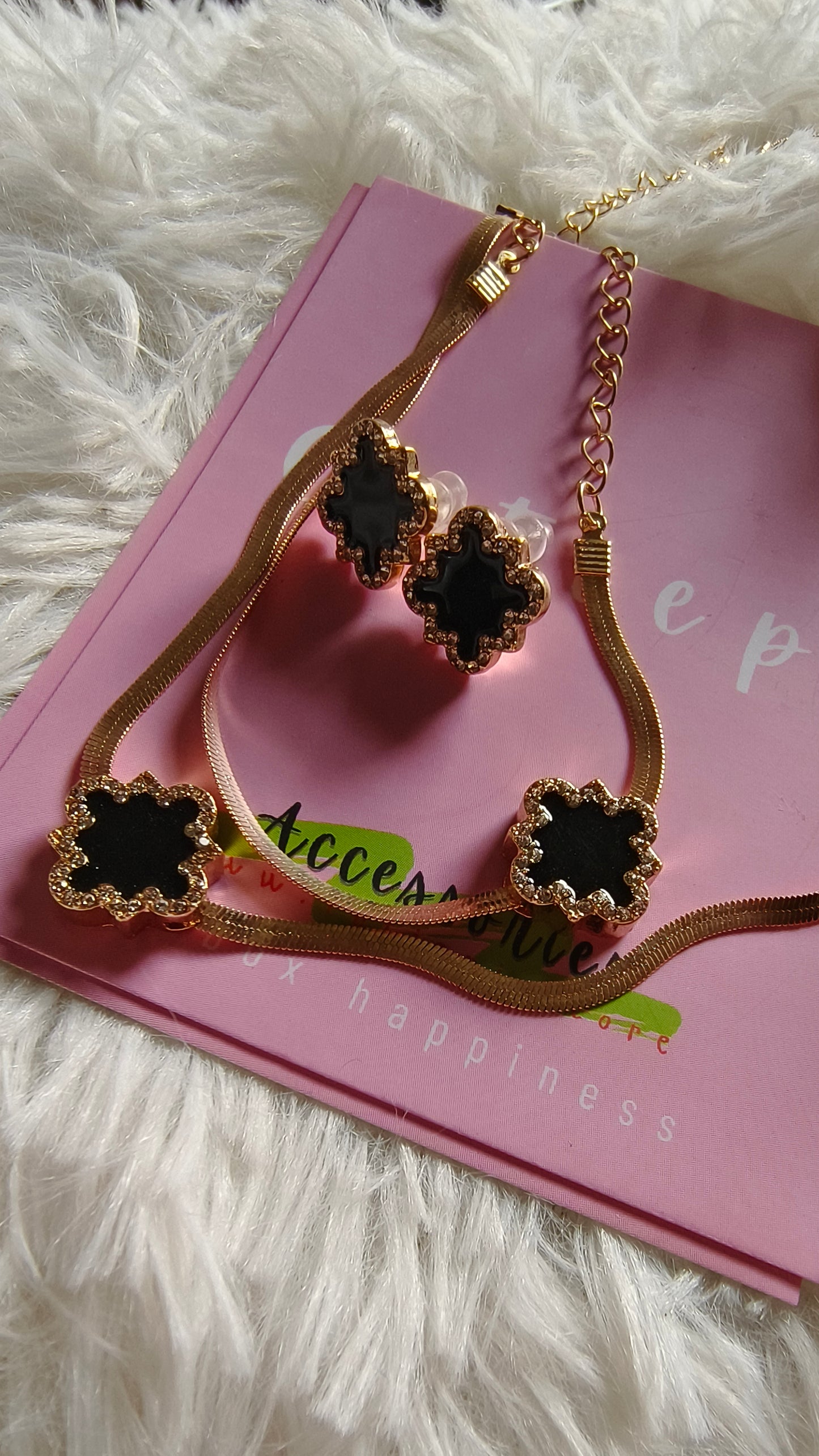 Viral Black Clover Jewelry Set – Gold Plated with Rhinestones"