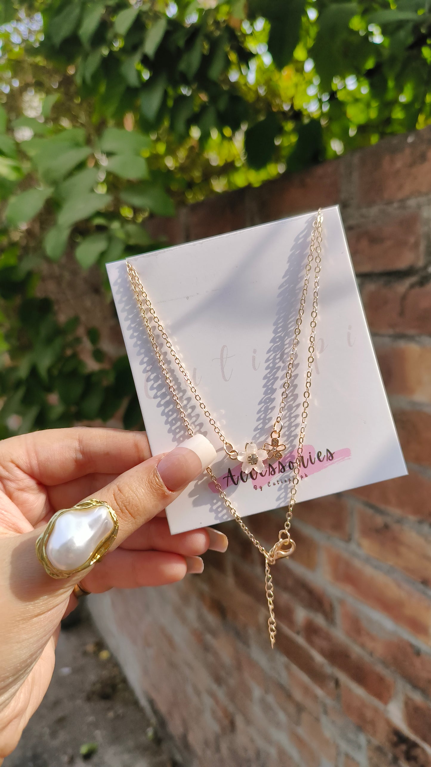 Luxury Cherry Blossom Pendant Necklace – Rhinestone Elegance"