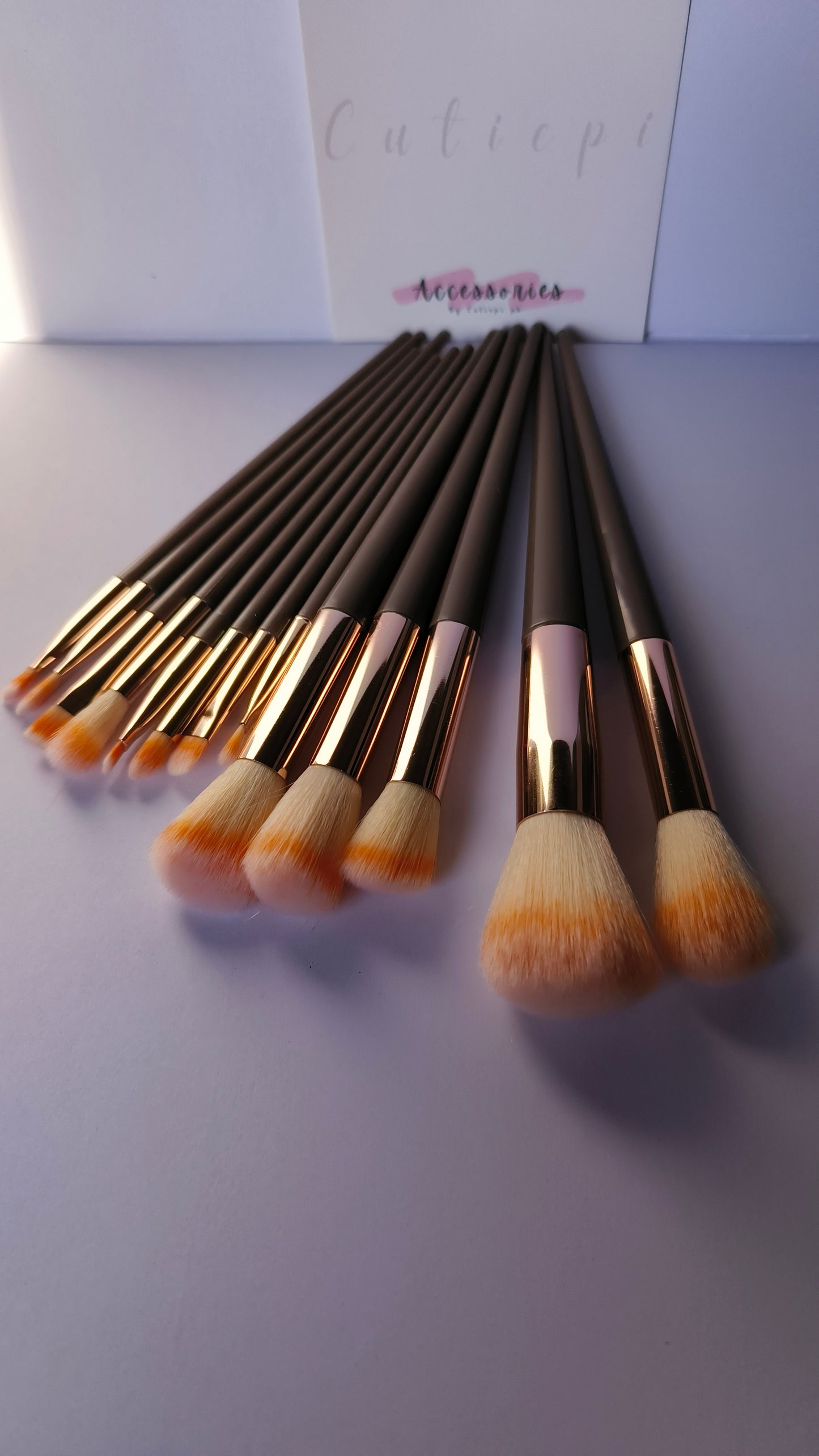 "13-Piece Complete Makeup Brush Set: Soft Bristles for Flawless Application"