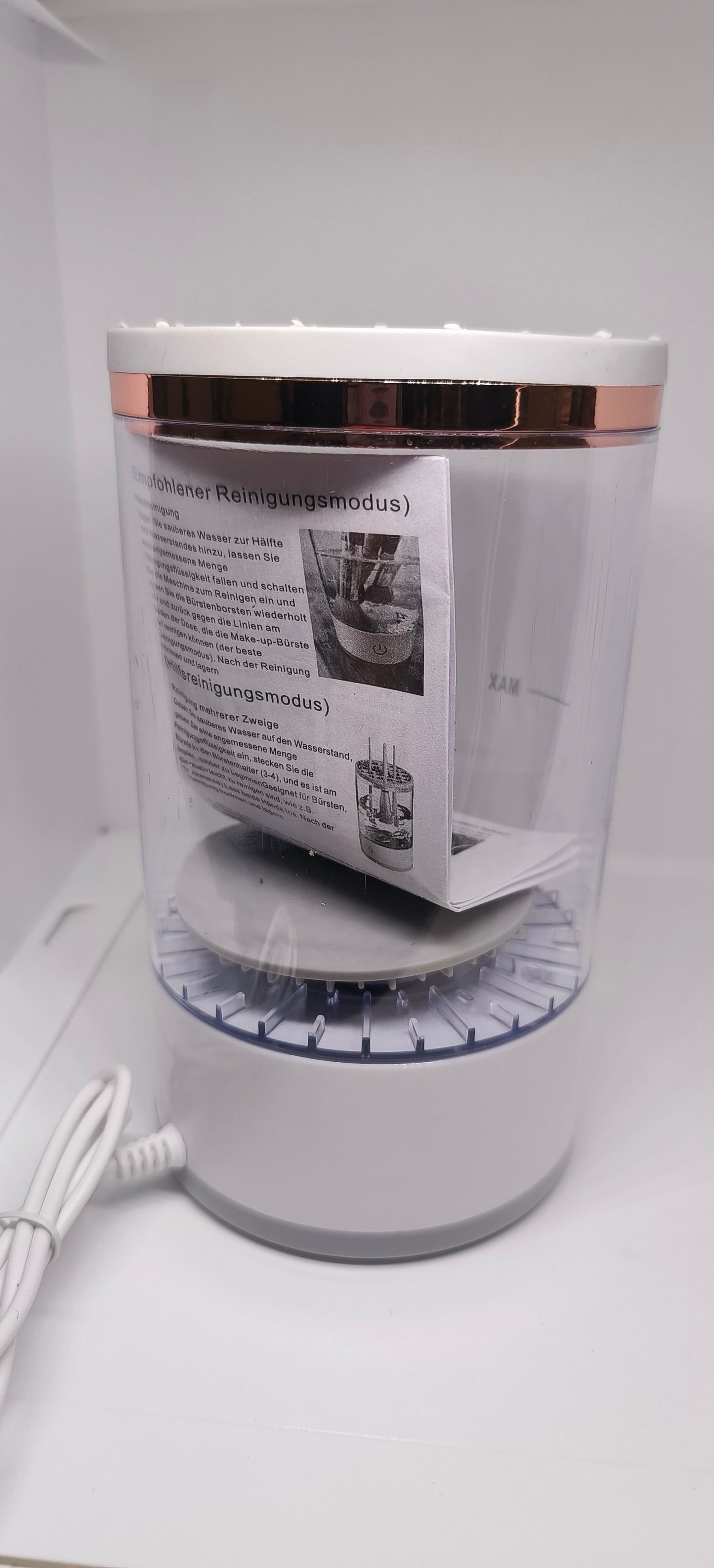 Automatic makeup brush cleaner