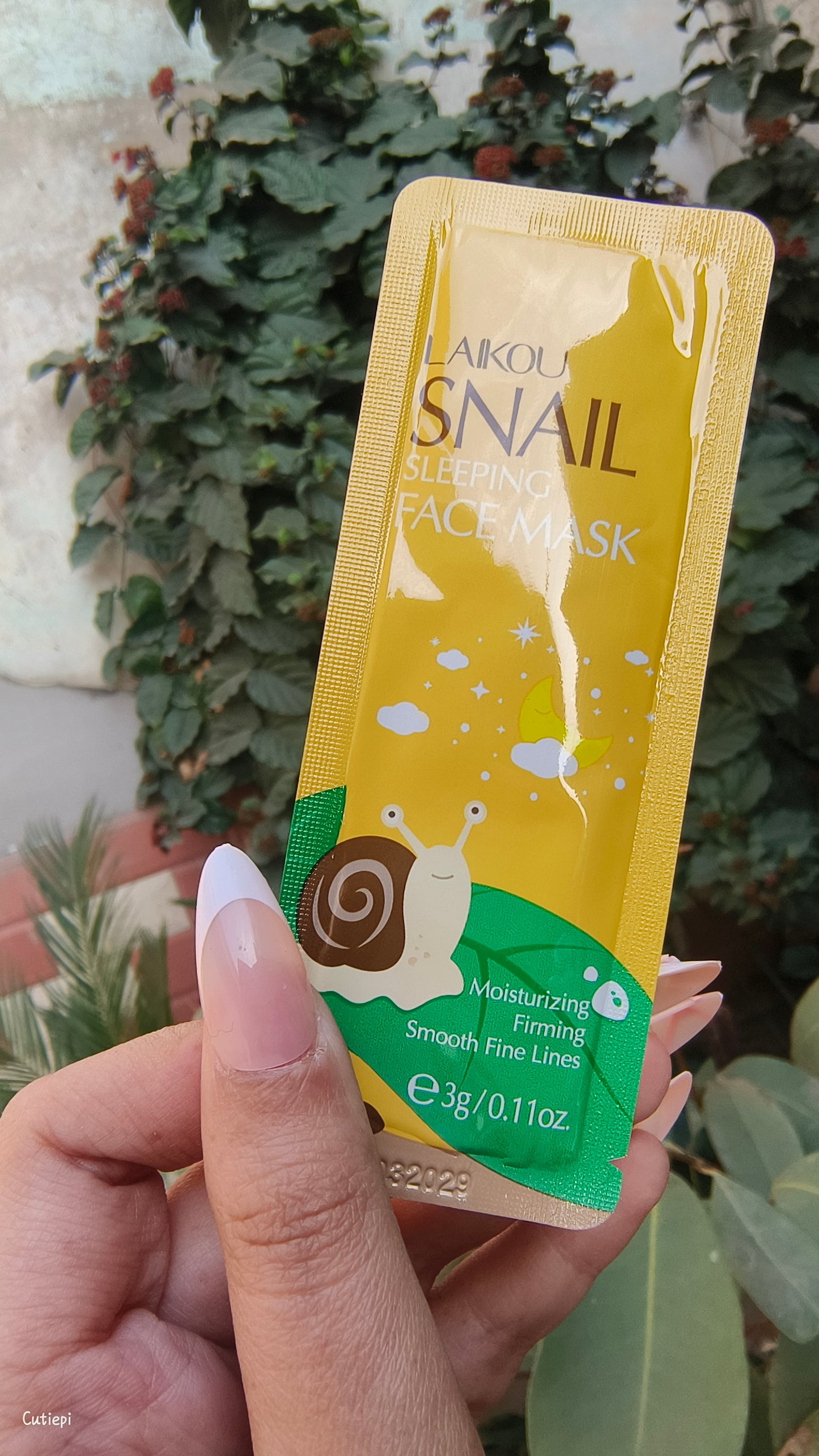 1pc Snail Essence Hydrating Face Mask – Glow on the Go!