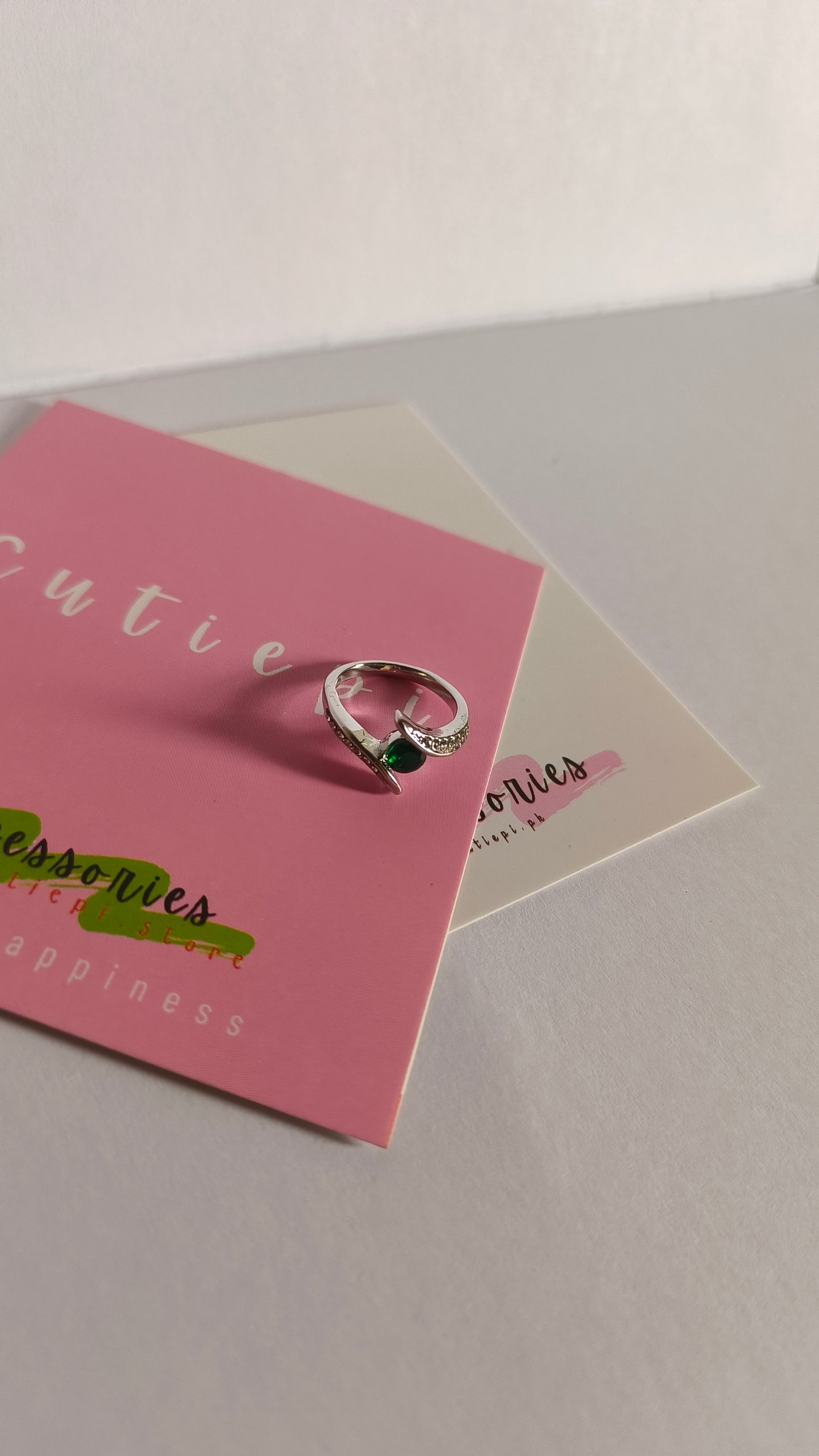 Elegant Green Zircon Silver Ring – Dazzling and Timeless Design