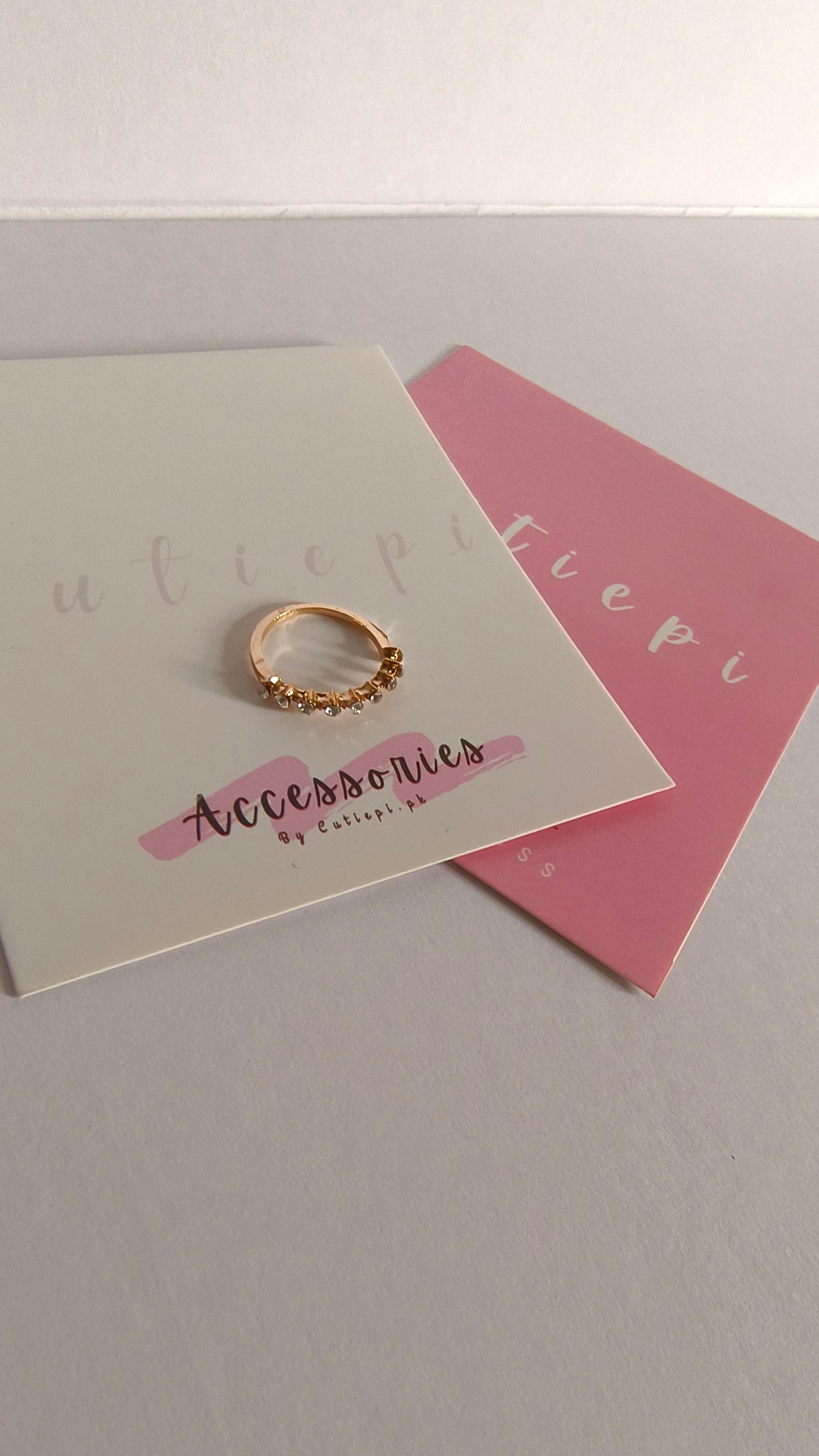 Elegant Round Gold-Plated Rhinestone Ring