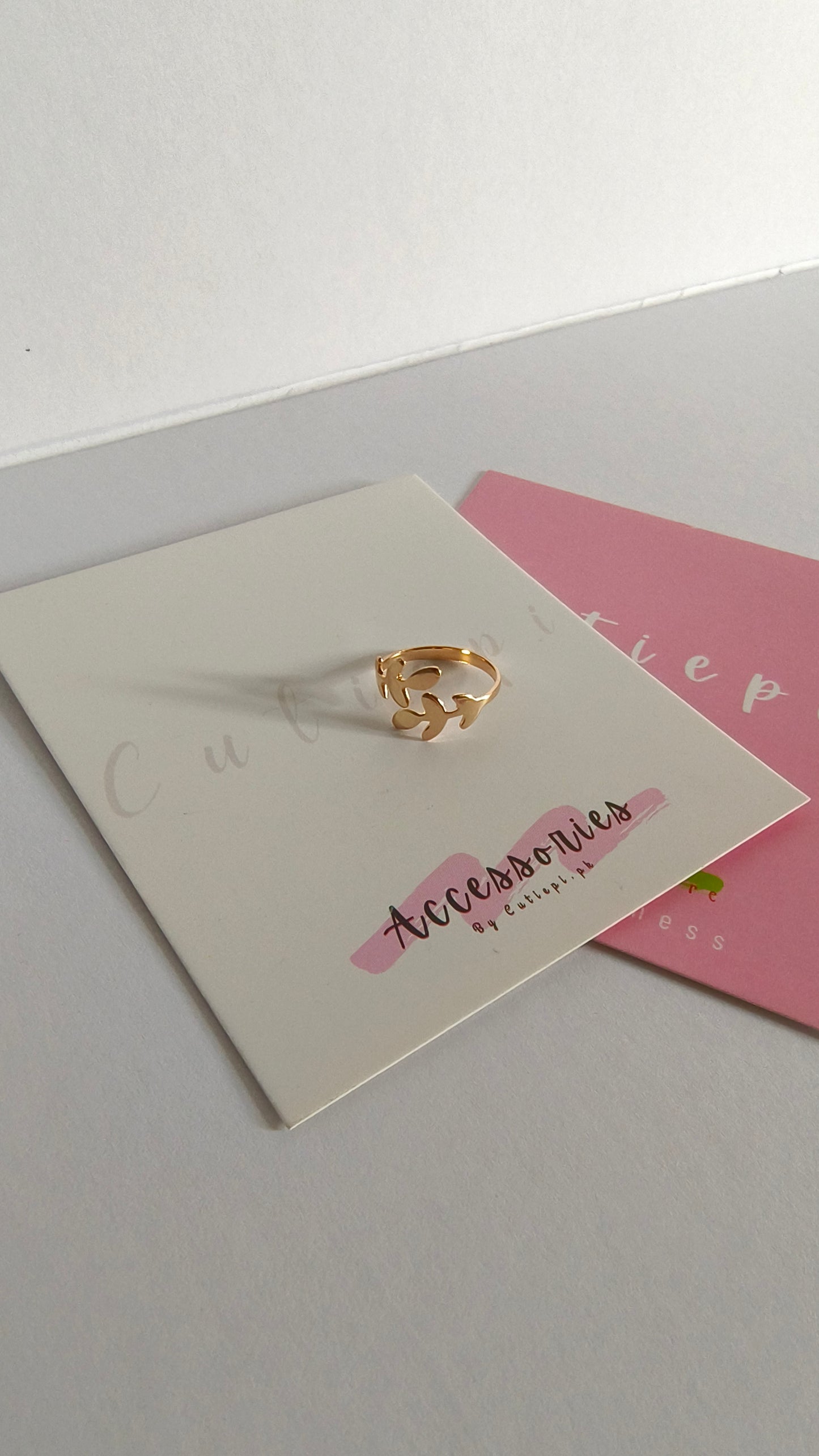 Gold-Plated Adjustable Leaf Ring – Nature-Inspired Elegance