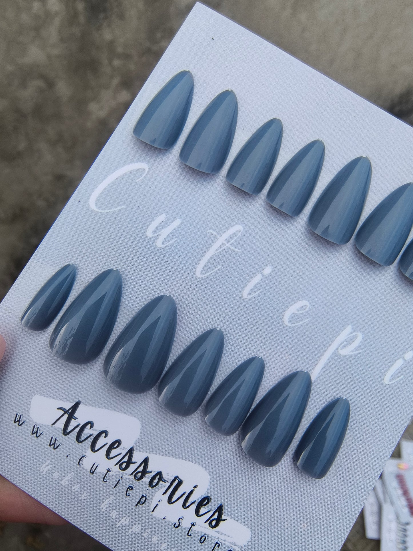 Smoky Blue glossy Nails – 24pcs with Kit 💙✨
