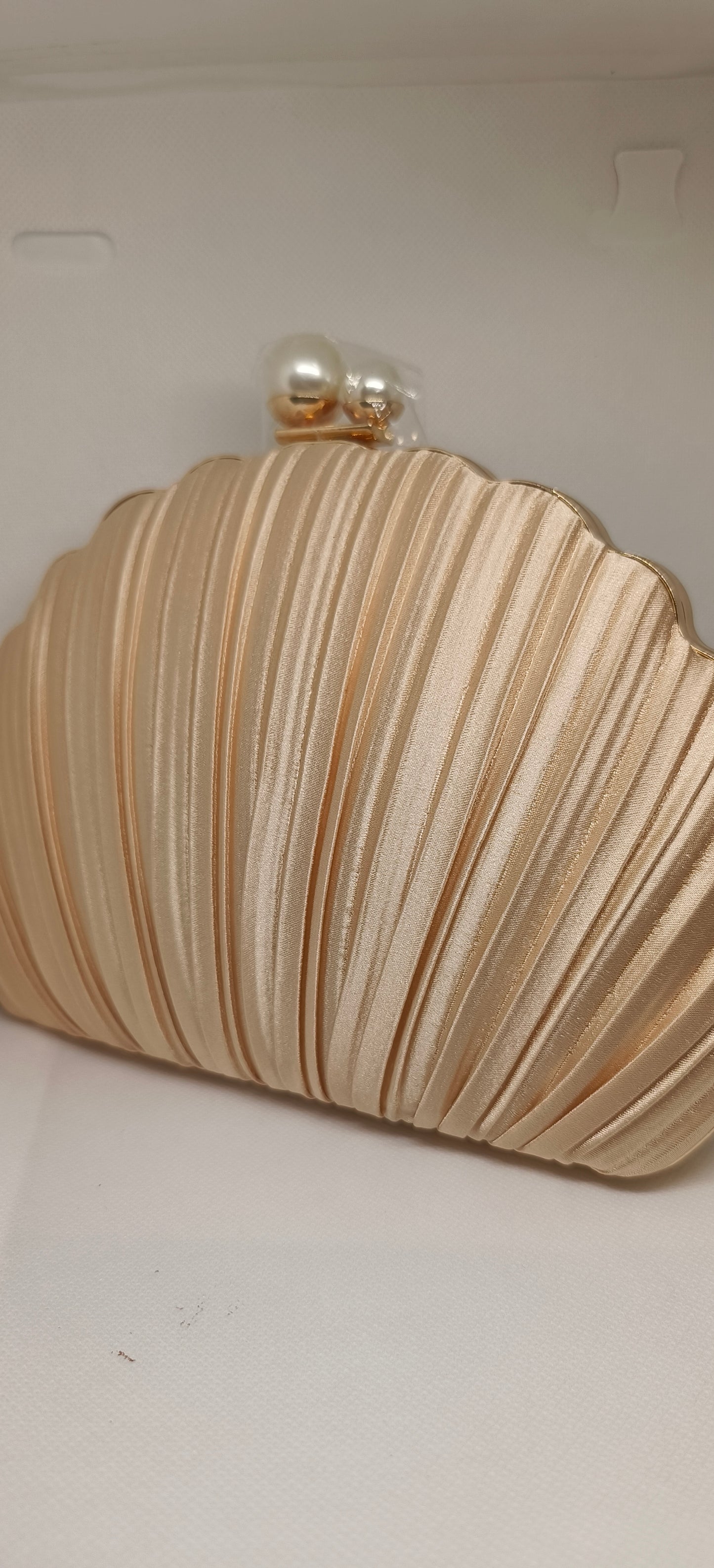 Dreamy Shell Bridal Clutch