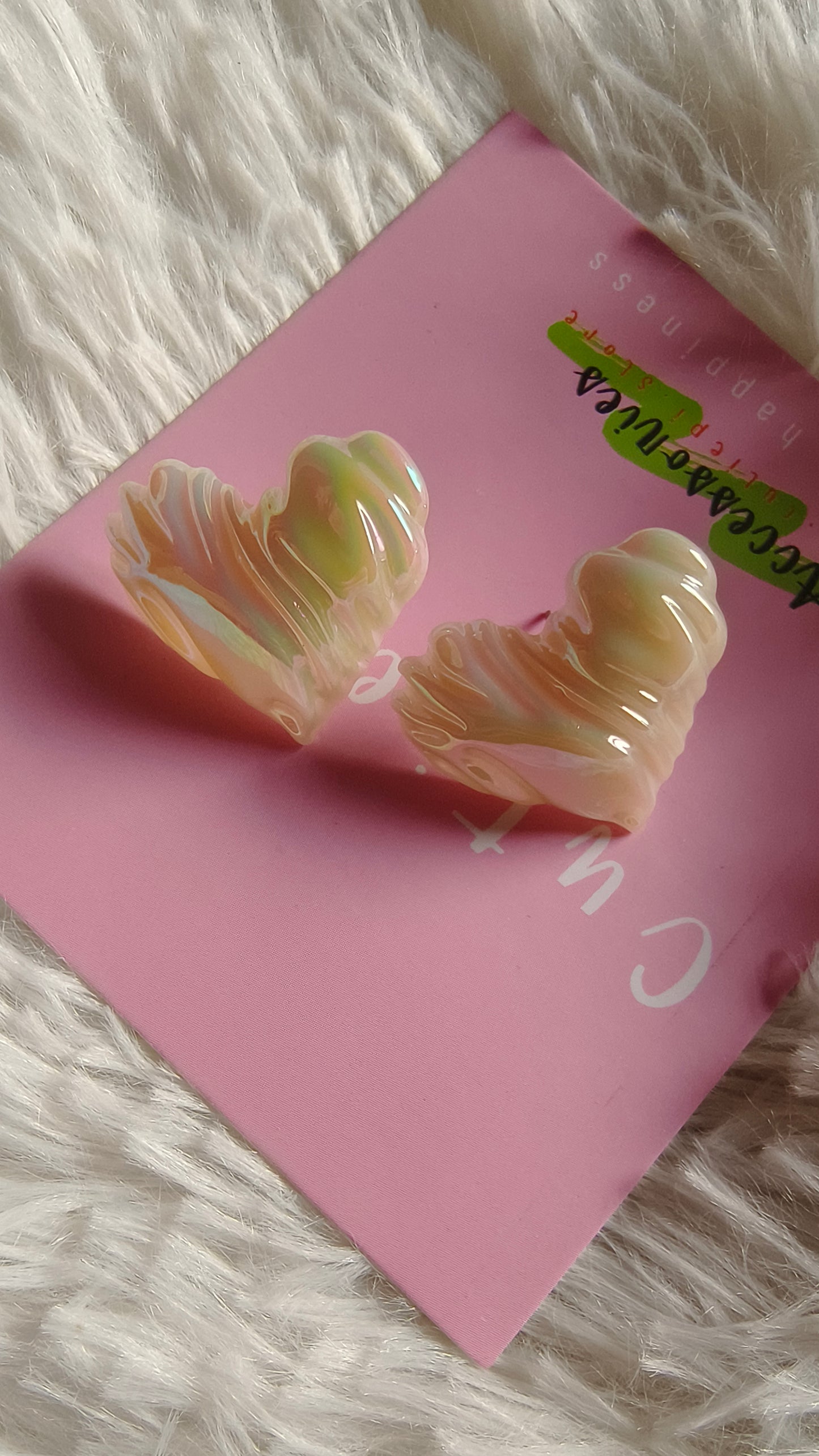 Vintage-Inspired Acrylic Heart Earrings – Timeless French-Style Elegance