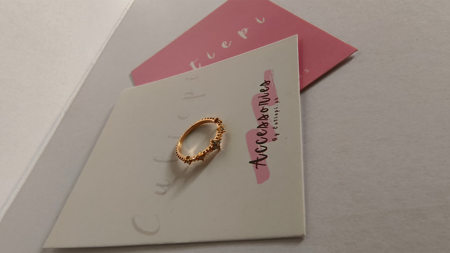 Elegant Gold Ring with Silver Rhinestone – Timeless Beauty