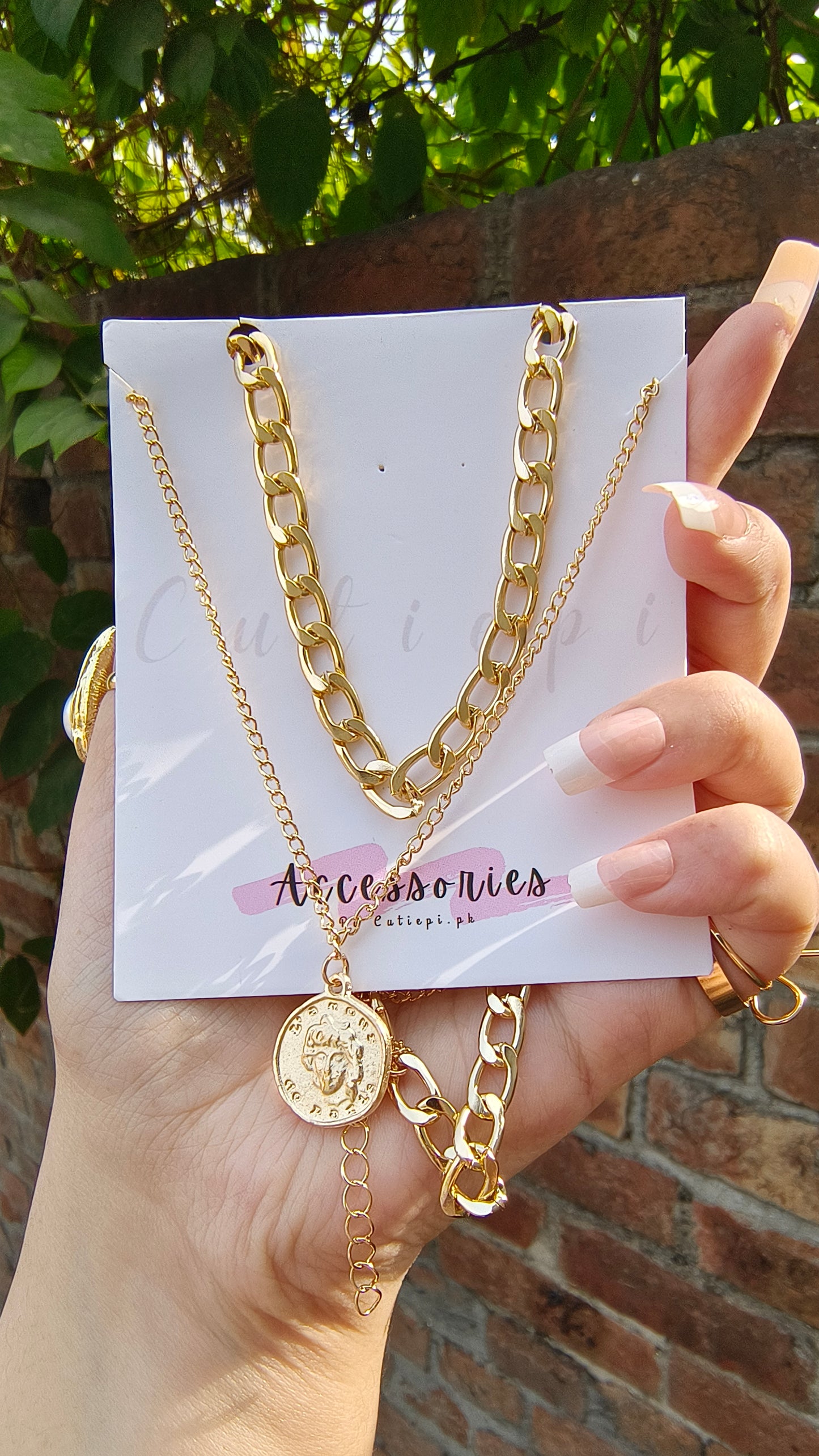 Elegant Double-Layer Coin Pendant Necklace with Cuban Chain – Trendy & Chic"