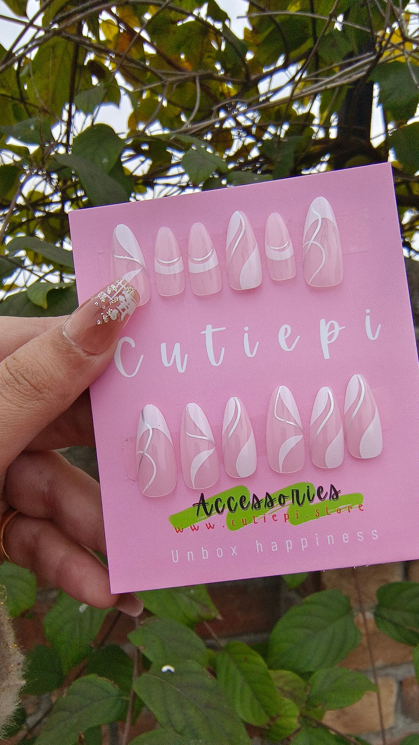 Elegance in Spirals - 24pcs French Almond Nails with White Spiral Lines & Application Kit