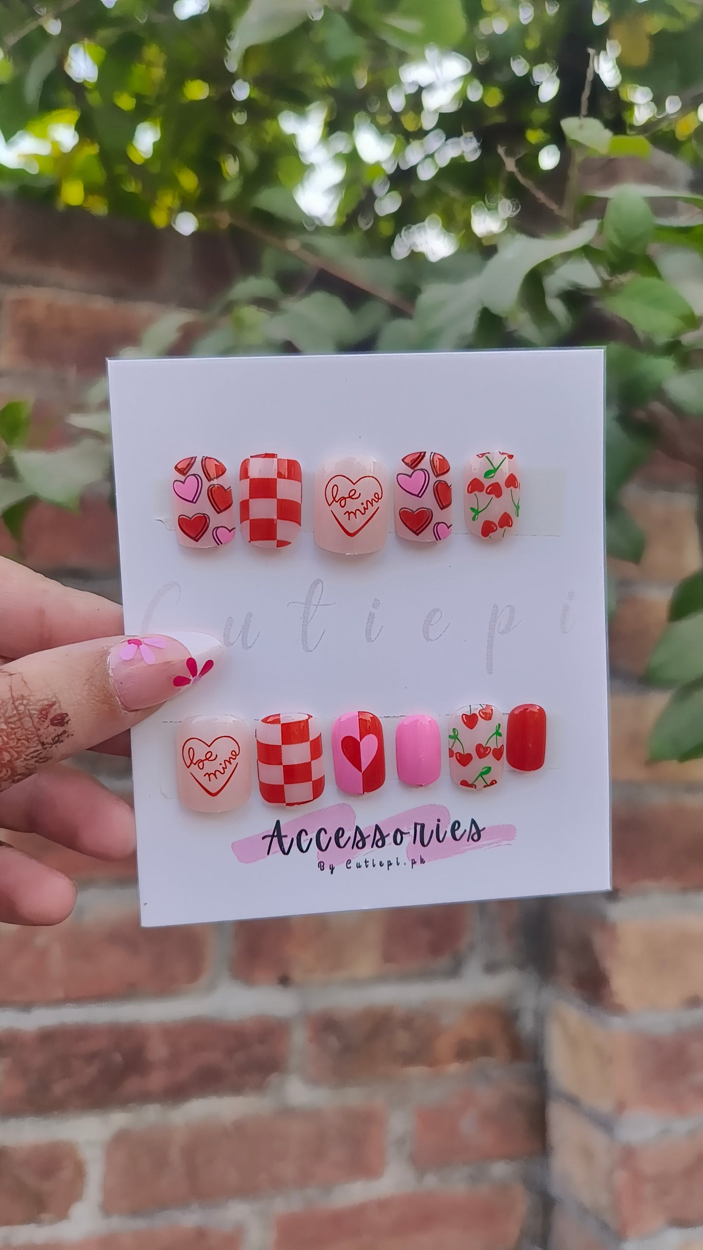 🎨 Funky Patterned Press-On Nail Set – Medium Length Nail Art Magic