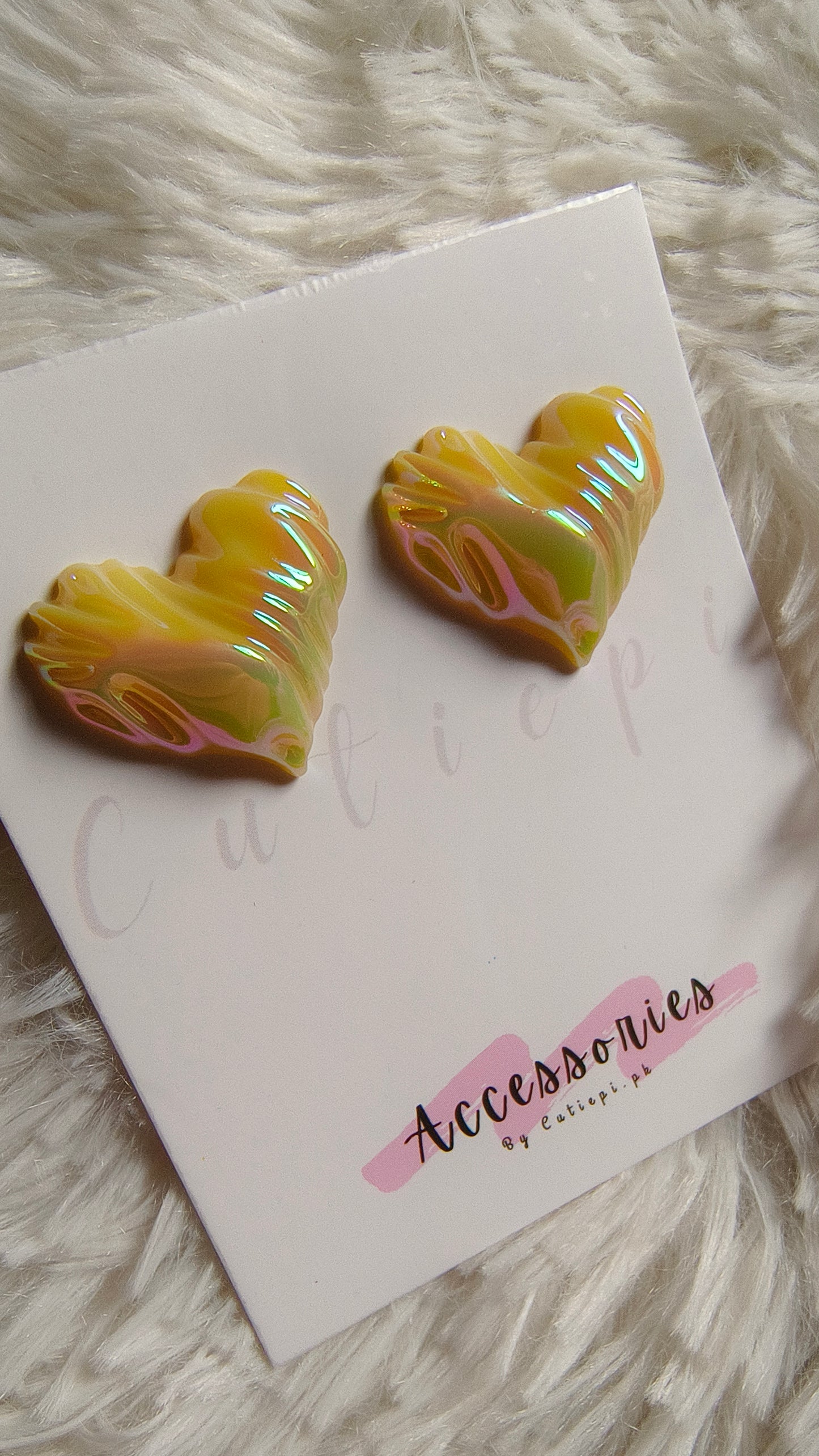 Vintage-Inspired Acrylic Heart Earrings – Timeless French-Style Elegance