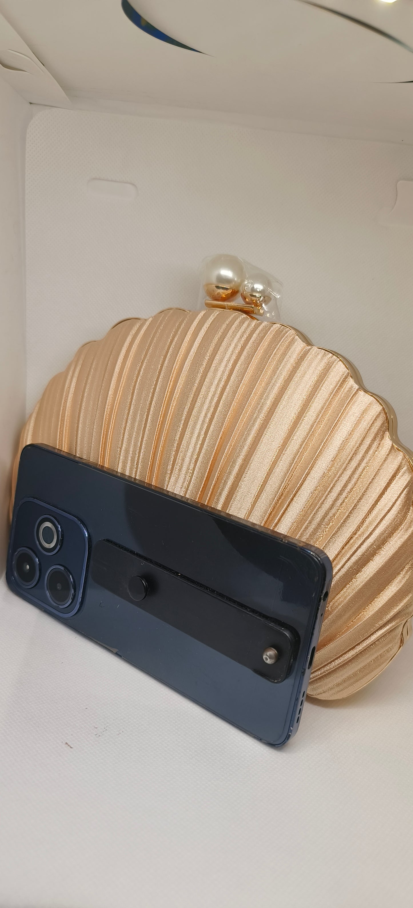 Dreamy Shell Bridal Clutch