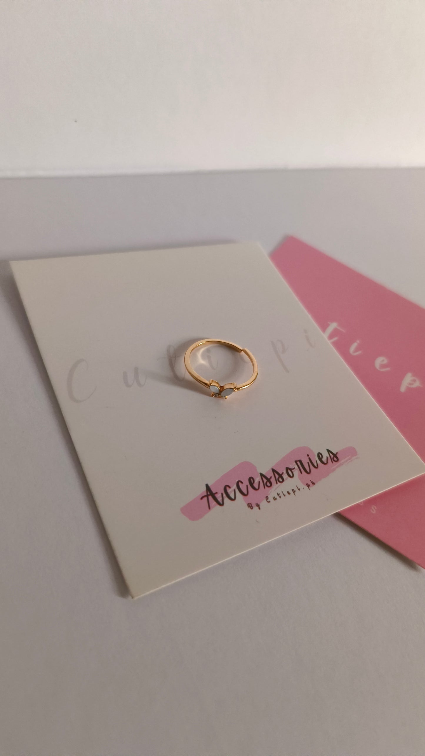 Adjustable Butterfly Rhinestone Ring – Elegant & Sparkling