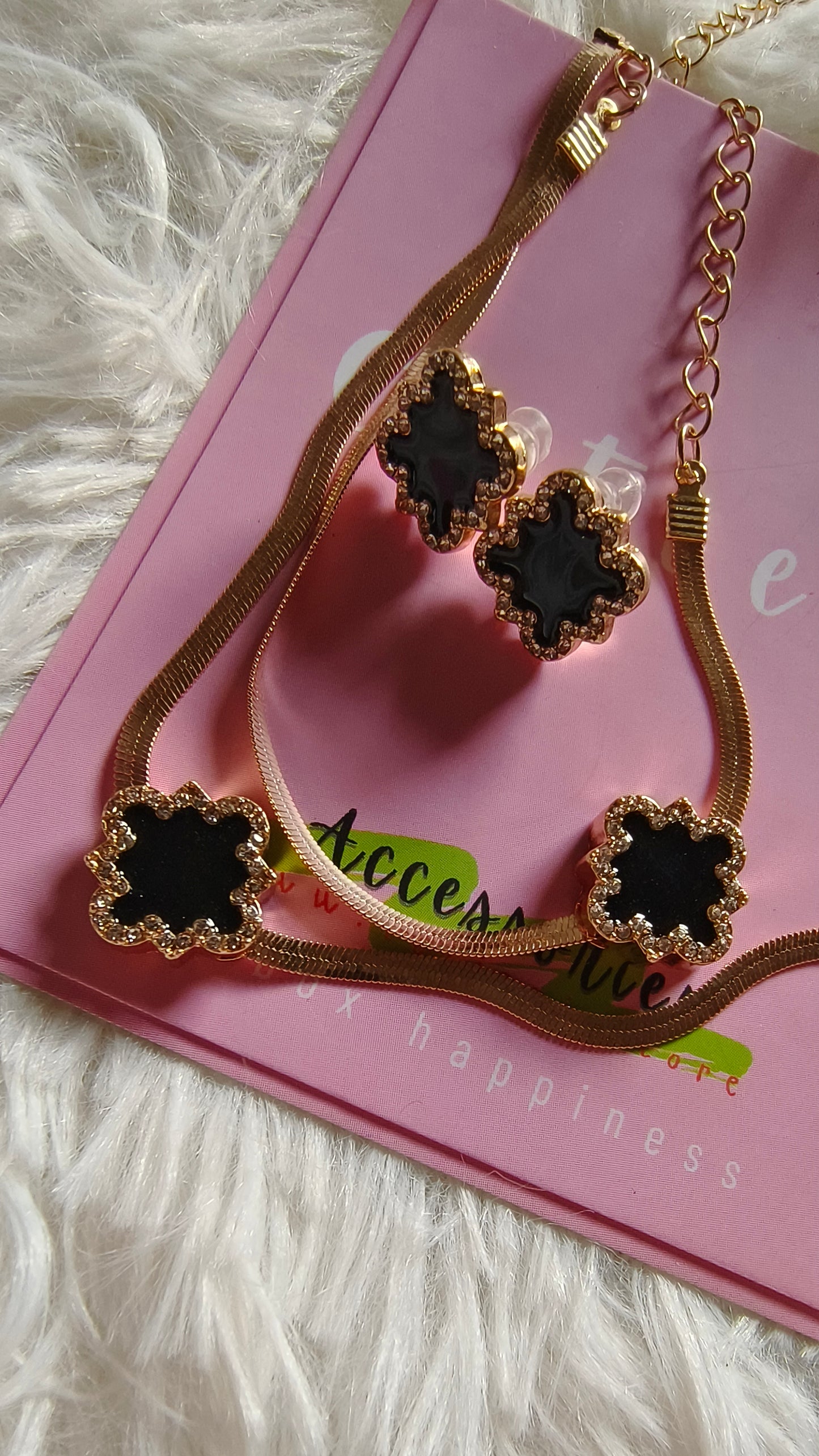 Viral Black Clover Jewelry Set – Gold Plated with Rhinestones"