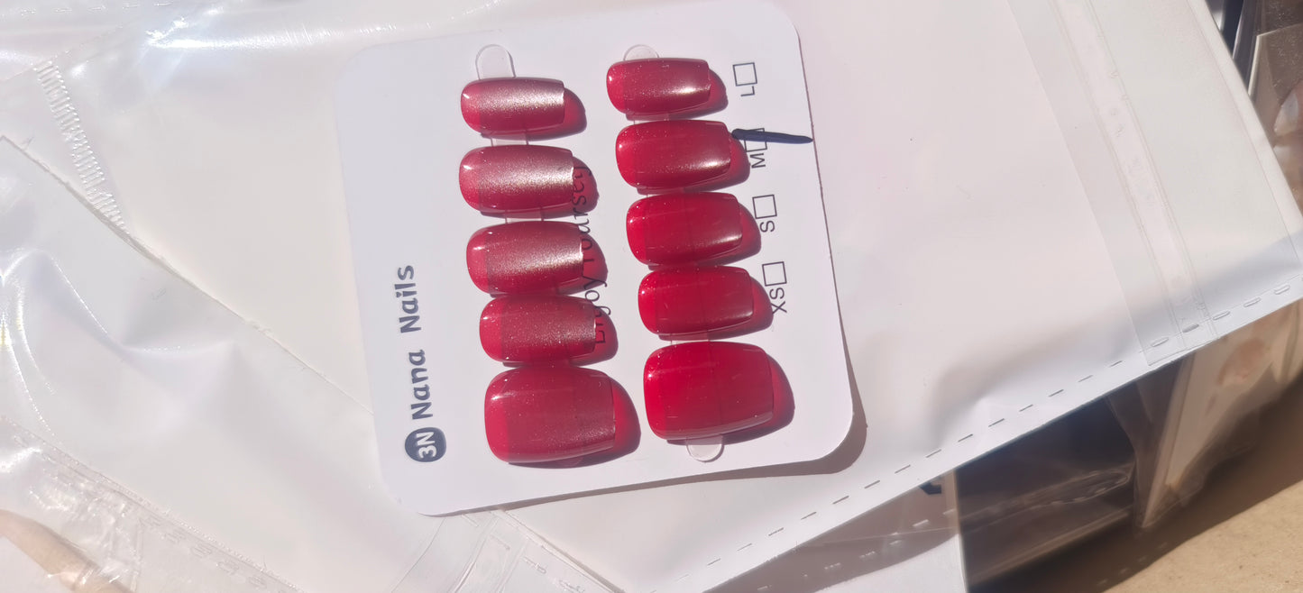 Scarlet Glaze Cat Eye Nails – 10pcs Set with Application Kit