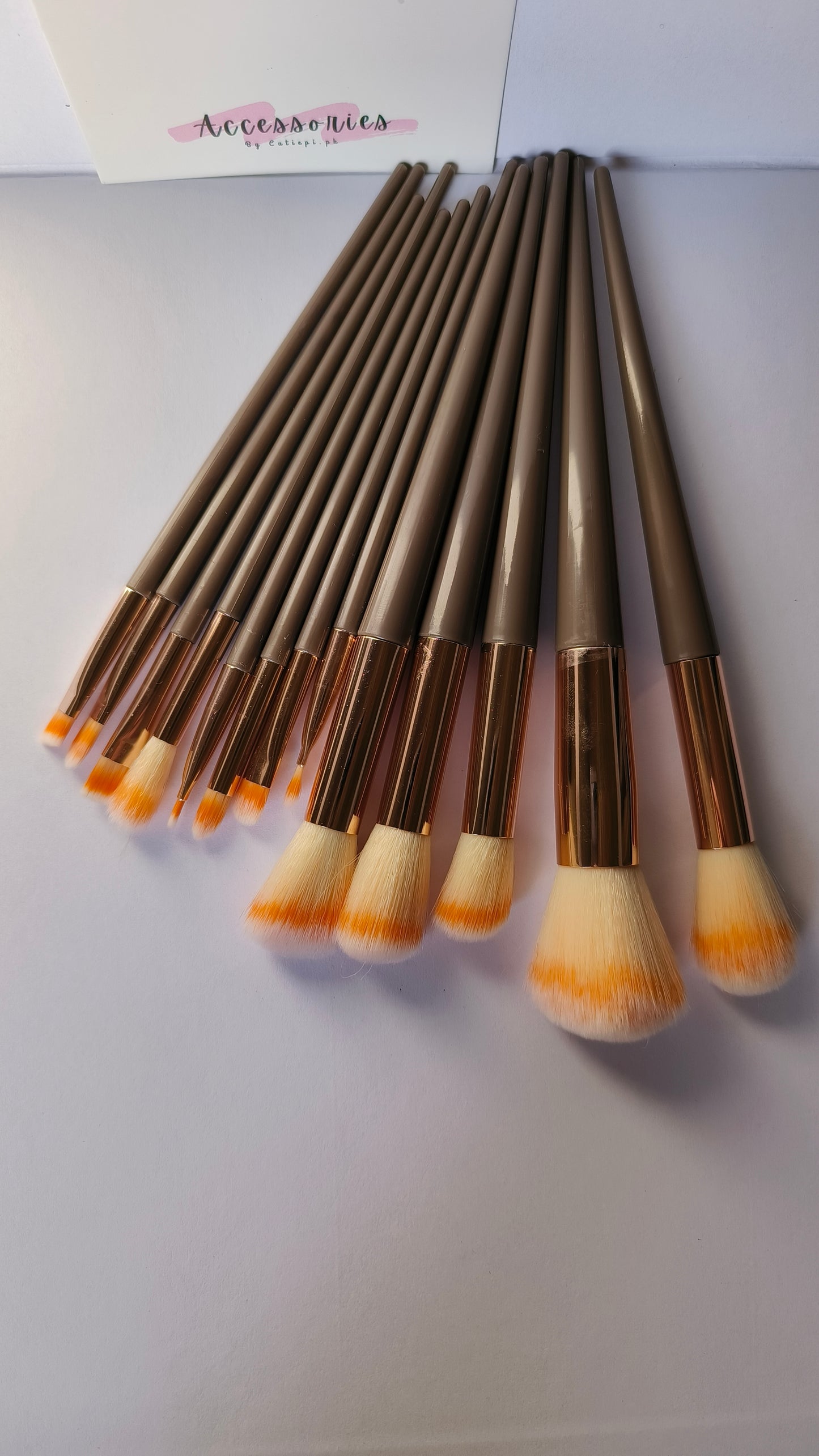 "13-Piece Complete Makeup Brush Set: Soft Bristles for Flawless Application"