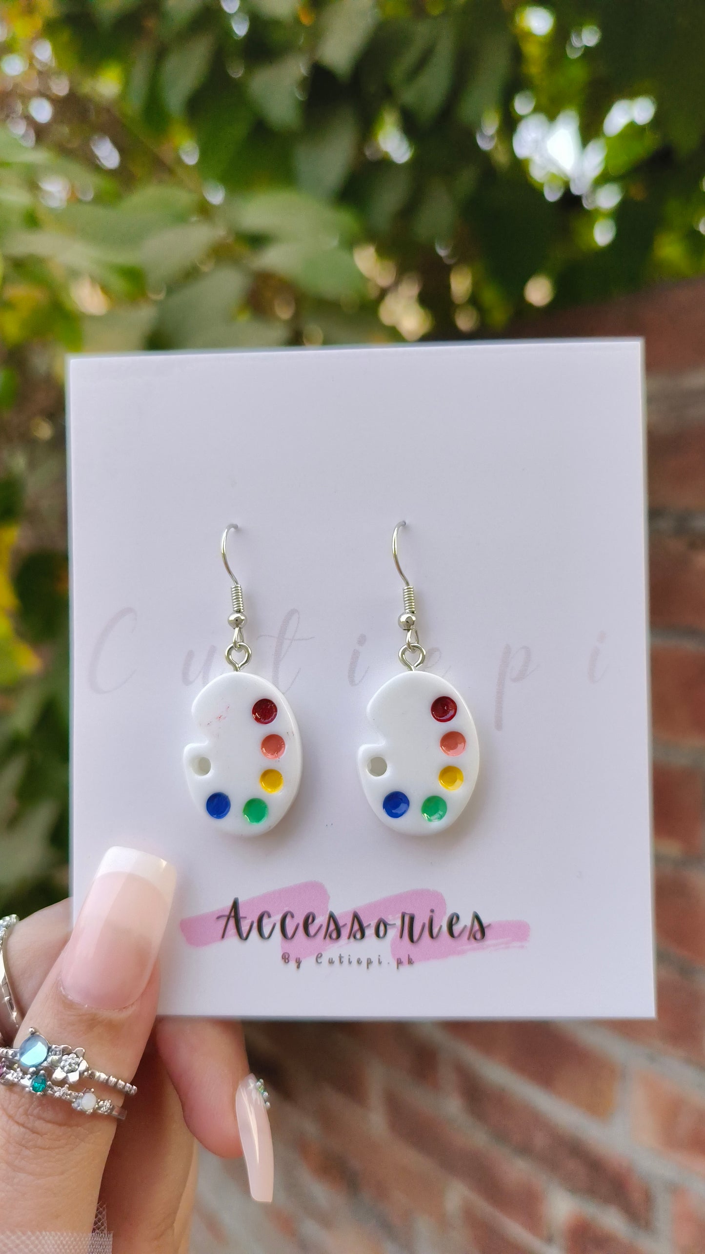 Vintage-Inspired Palette Drop Earrings – Chic & Timeless Jewelry