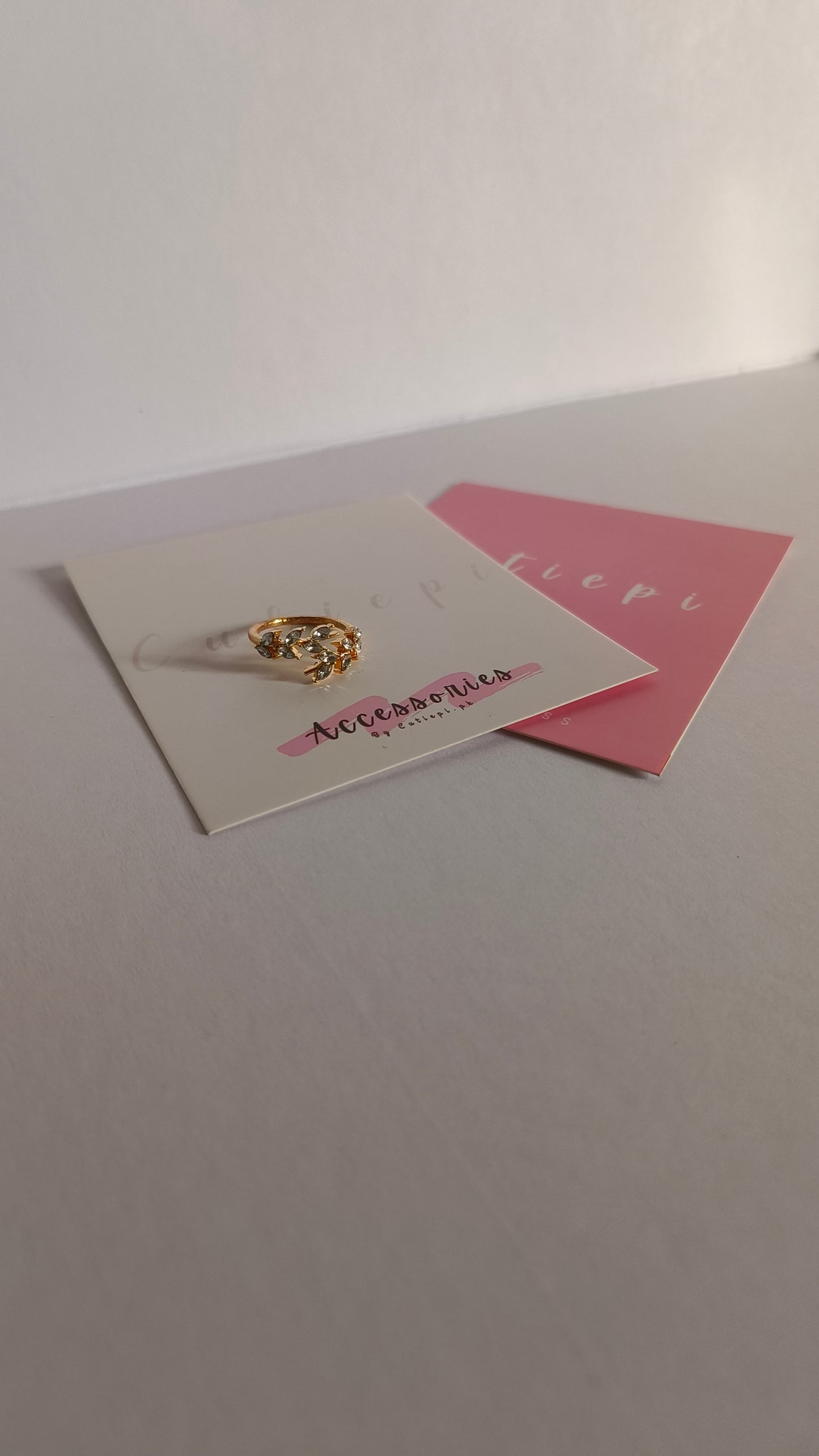 Sparkling Leaf Design Ring with Rhinestones – Adjustable Gold-Plated Elegance