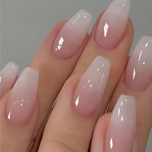 Luxury handmade press ons in Pakistan, bringing premium nails to your budget.