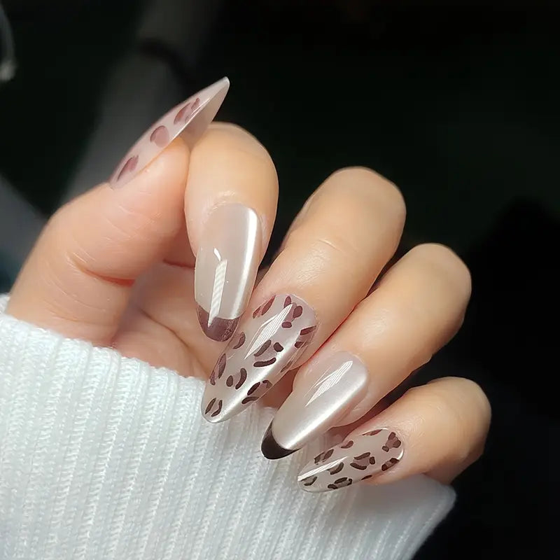 Wild Beauty - 24 pcs Cat eye Nails with Application Kit