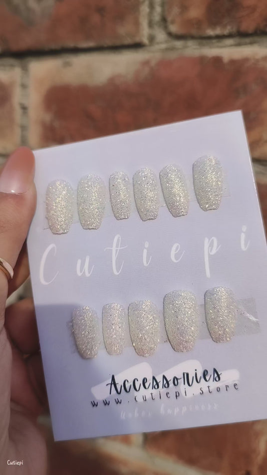 Pure Elegance – 24pcs Classic White Nail Set with Application Kit