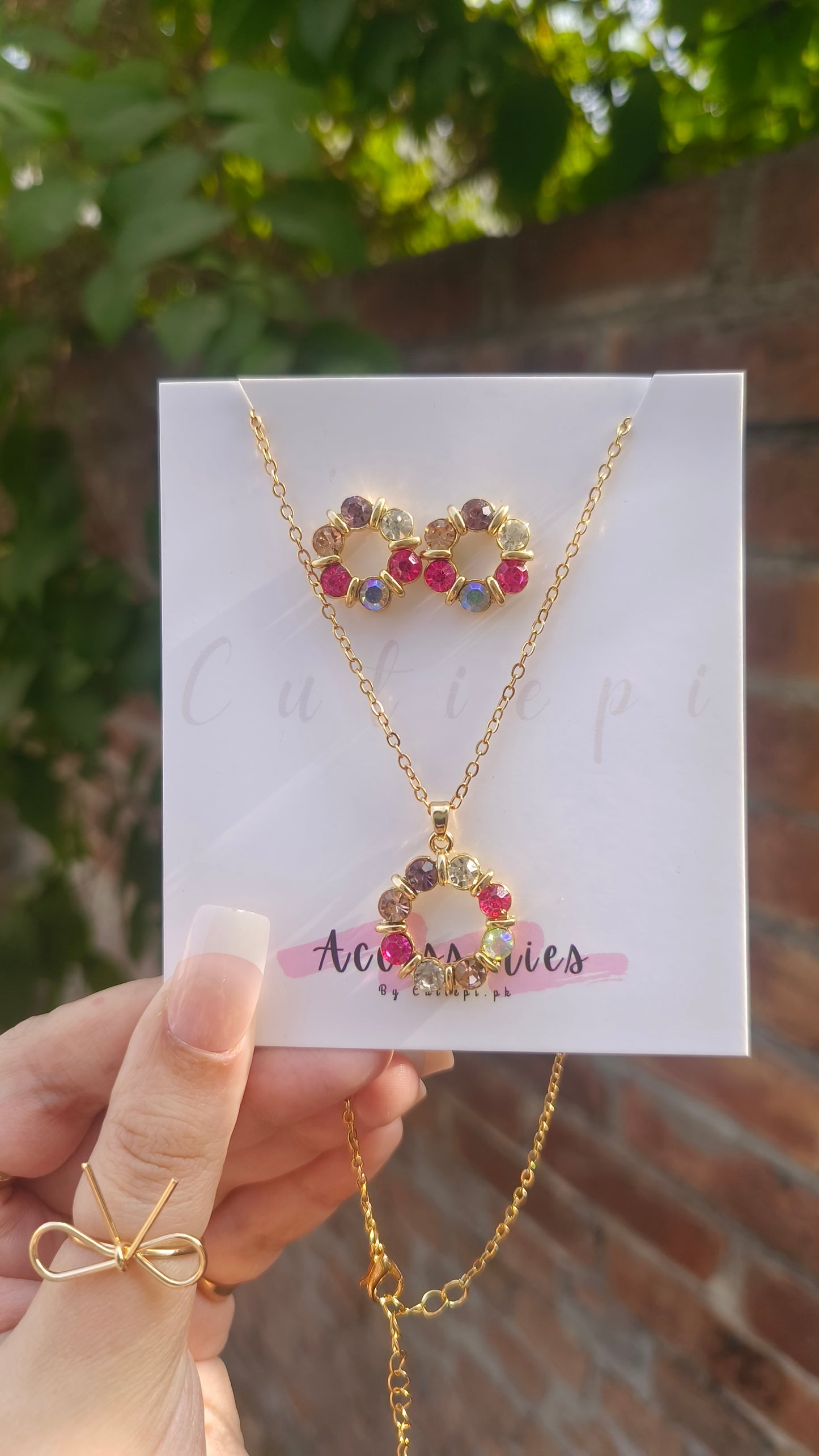 🌸 Chic Floral Jewelry Set - Necklace & Earrings