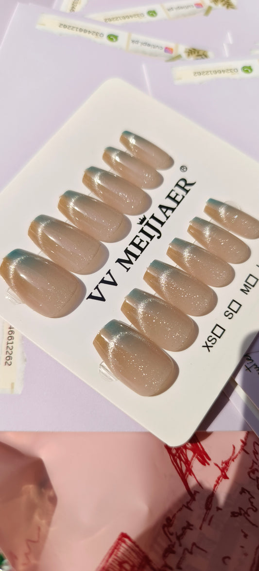 Aurora Tips-12 pcs Cat Eye nails with Application kit