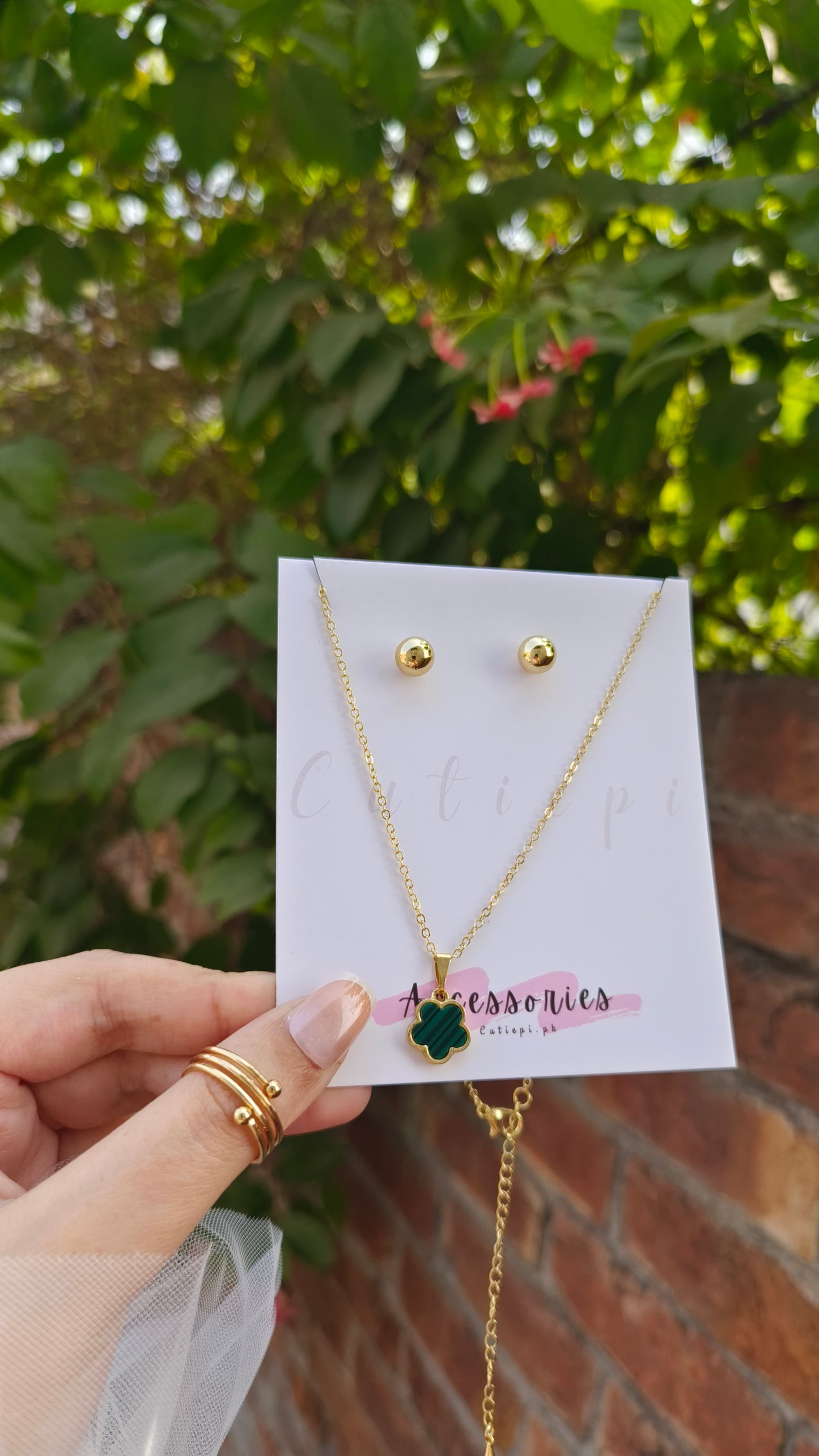 Clearance Deal - 5 random pendents (advance payment only)