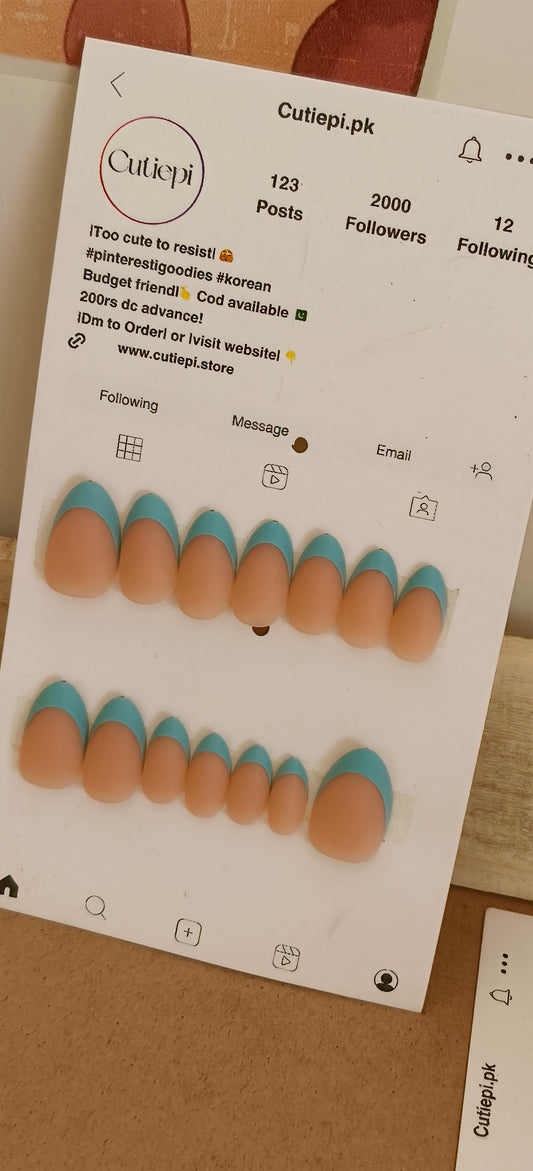 Emerald French – 15pcs Matte nails with Application Kit