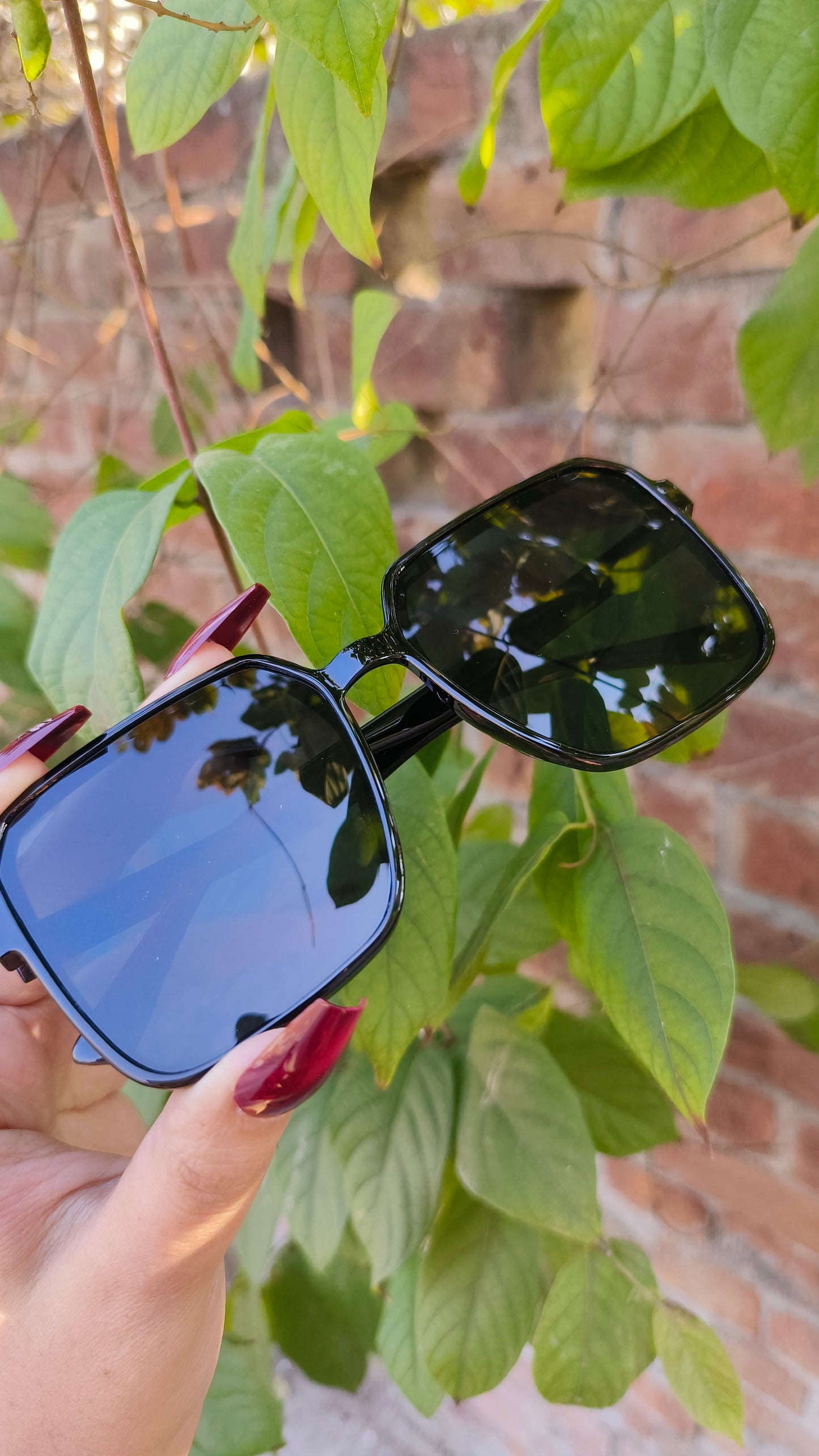 Modern Wide-Frame Glasses – Minimalist & Durable