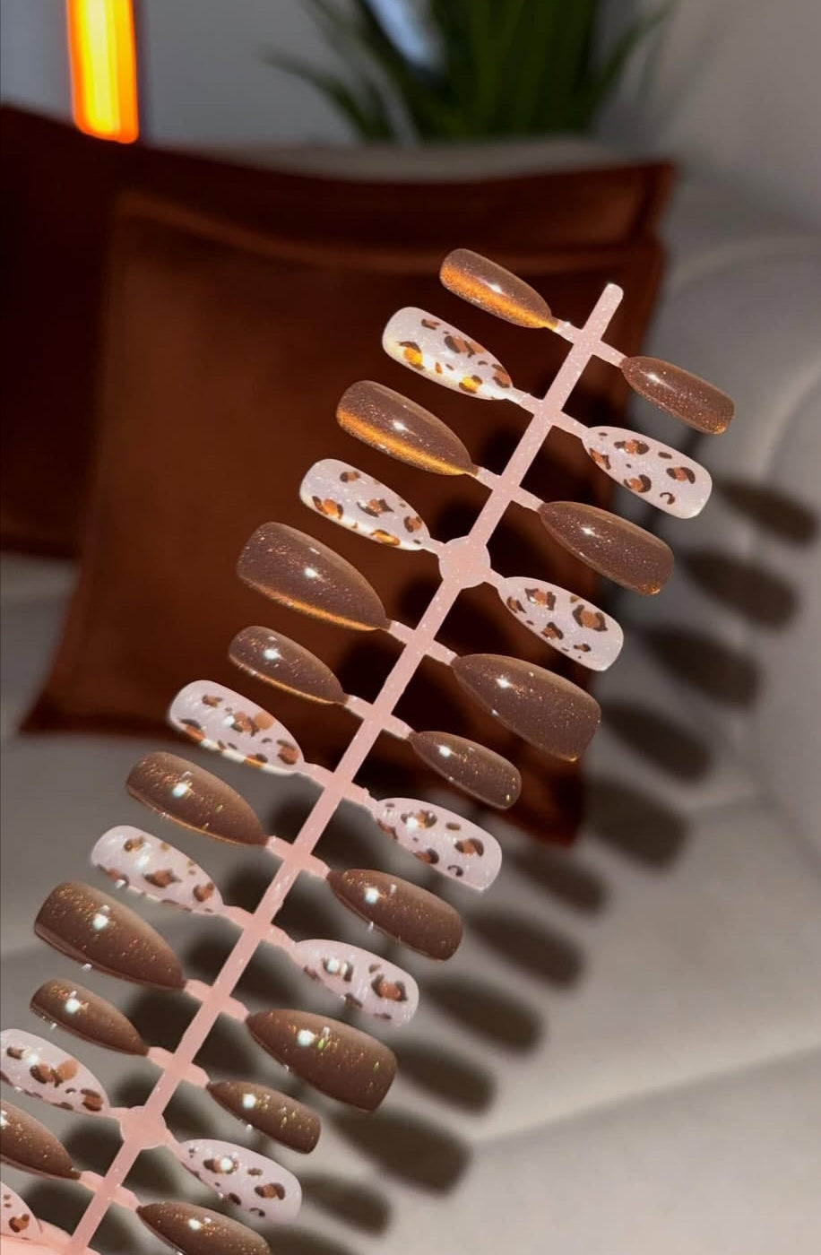 Cheetah Vibe- Premium Cat eye nails with Application Kit