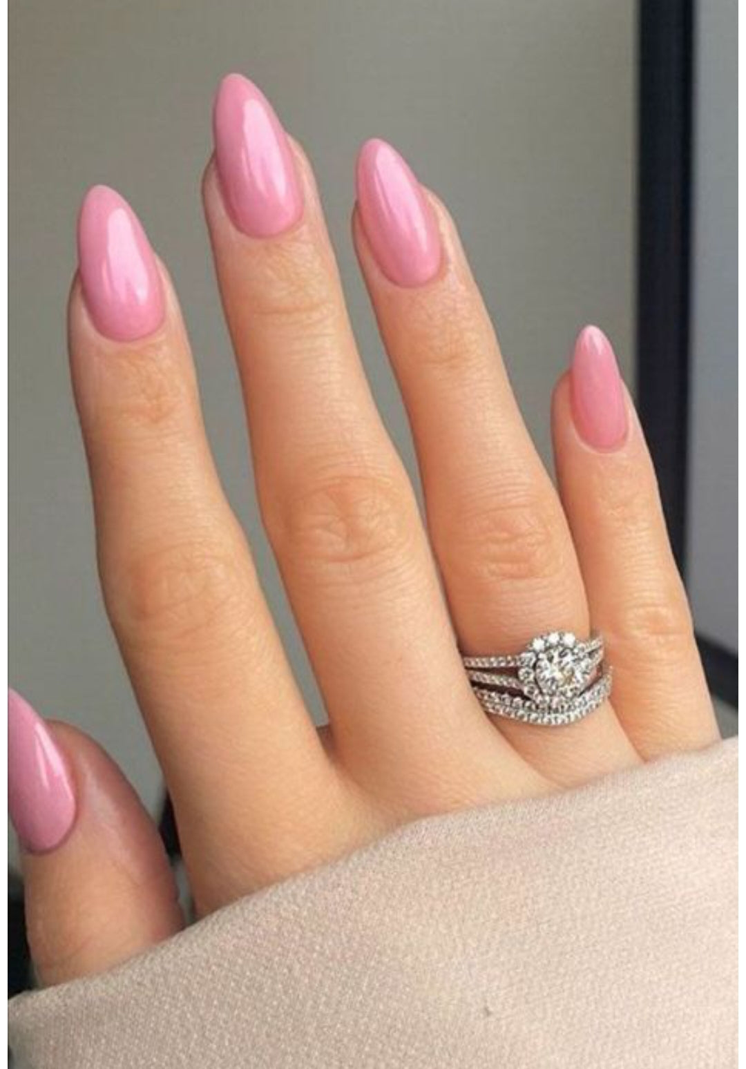 Soft Pink – Pretty Glossy Almond Nails 24 pcs with Kit