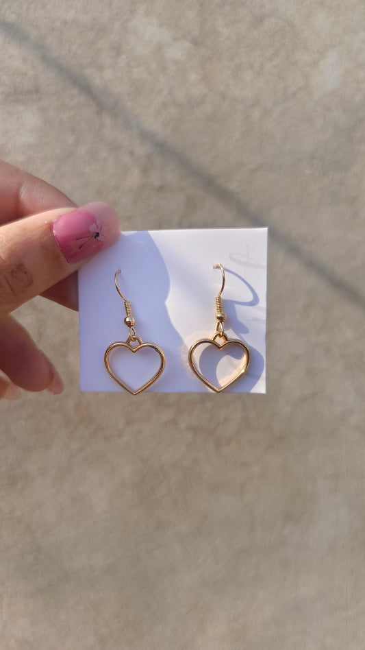 Heart Outline Earrings – Simple & Elegant Design