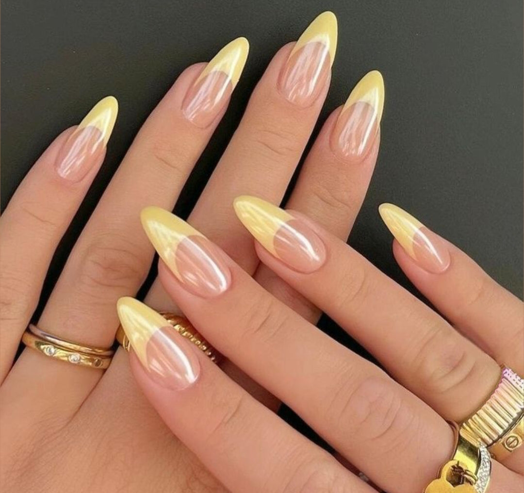 Castle Dream – Classy Almond Nails (15pcs with Application Kit)