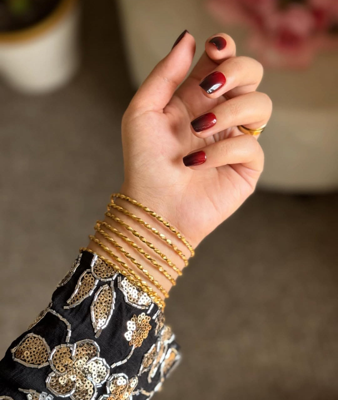 Red Noir – Mini Glossy Dual Shade Nails with Application Kit (Eid Special)