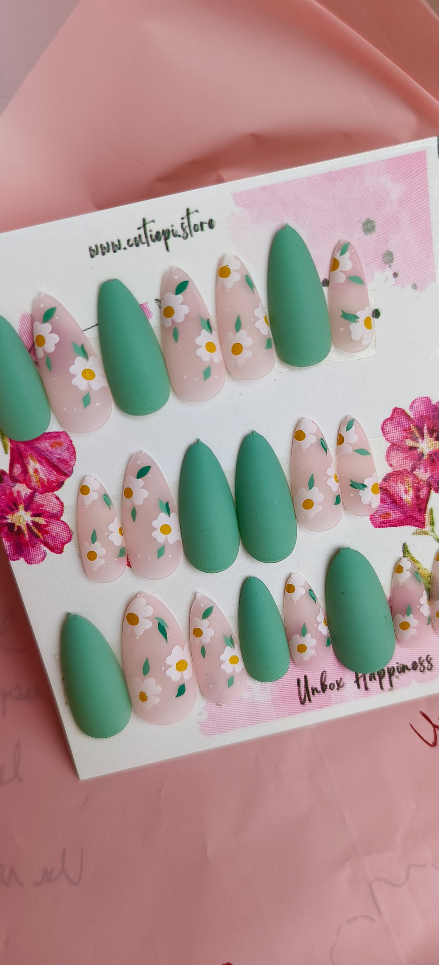 Floral Green- 24 pcs Matte Nails with Application Kit